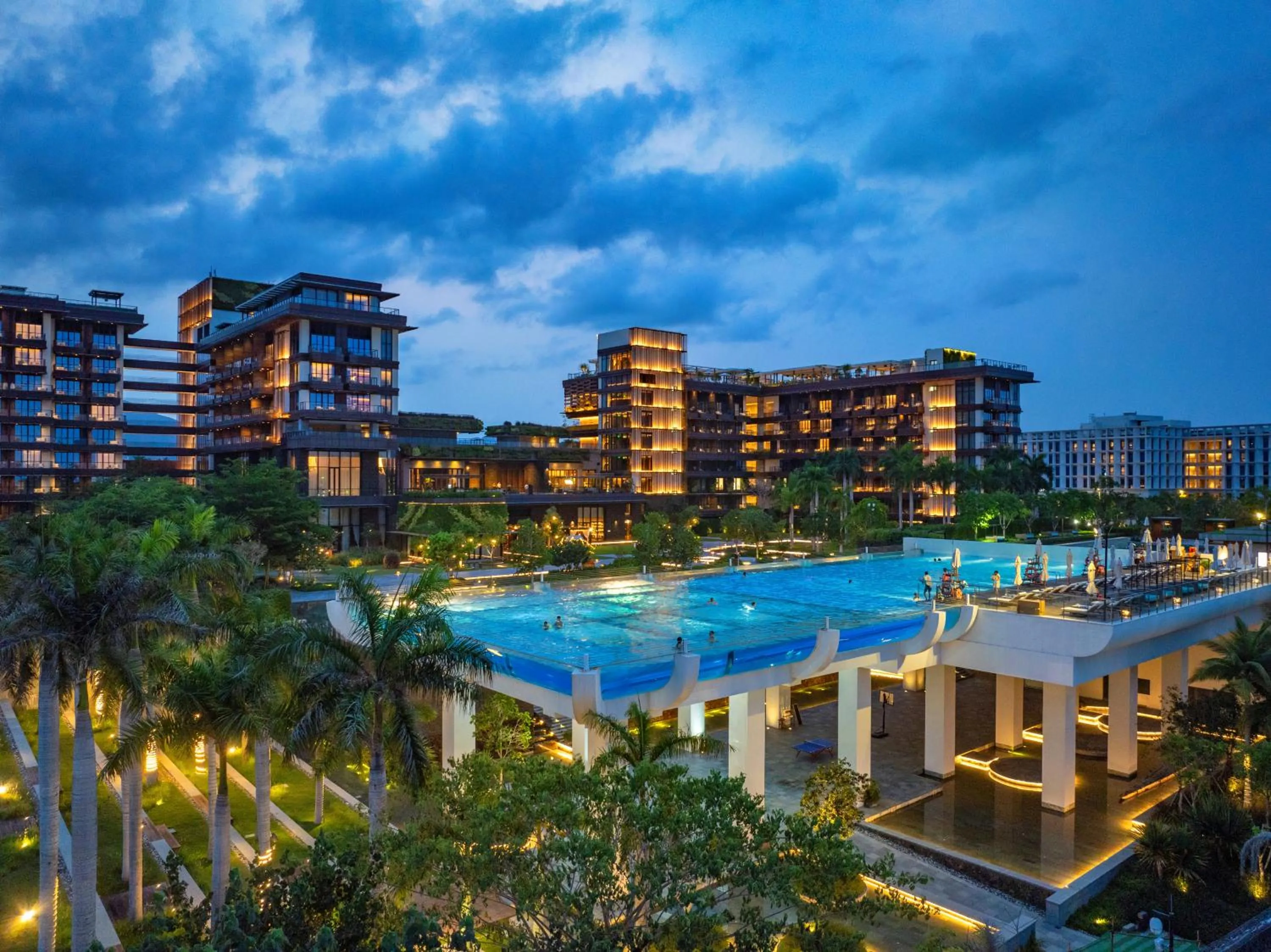 Swimming pool in Sunshine Yi Hotel Haitang Bay, Sanya, previously a 1 Hotel