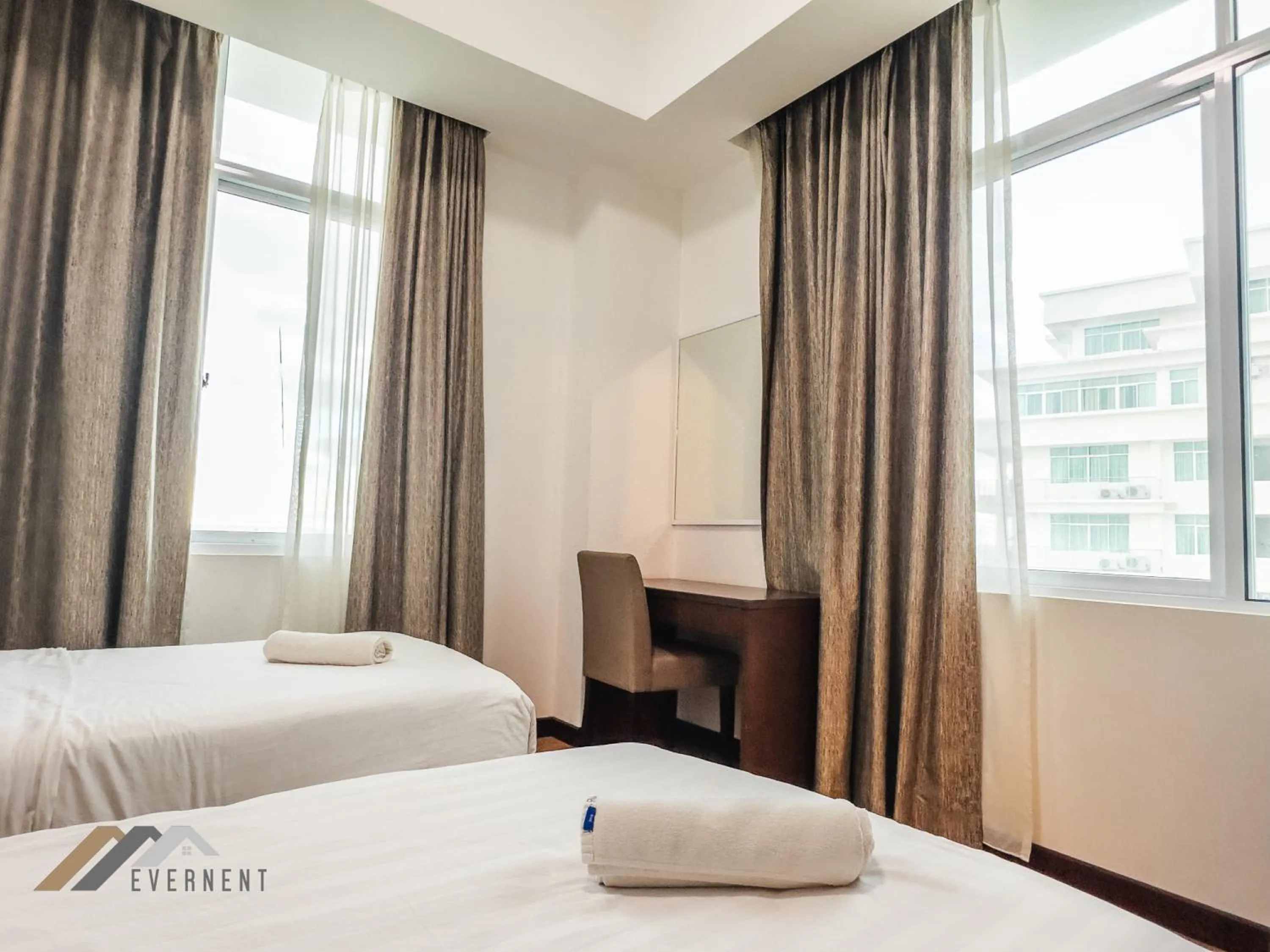 Bedroom, Bed in Bay Resort by Evernent