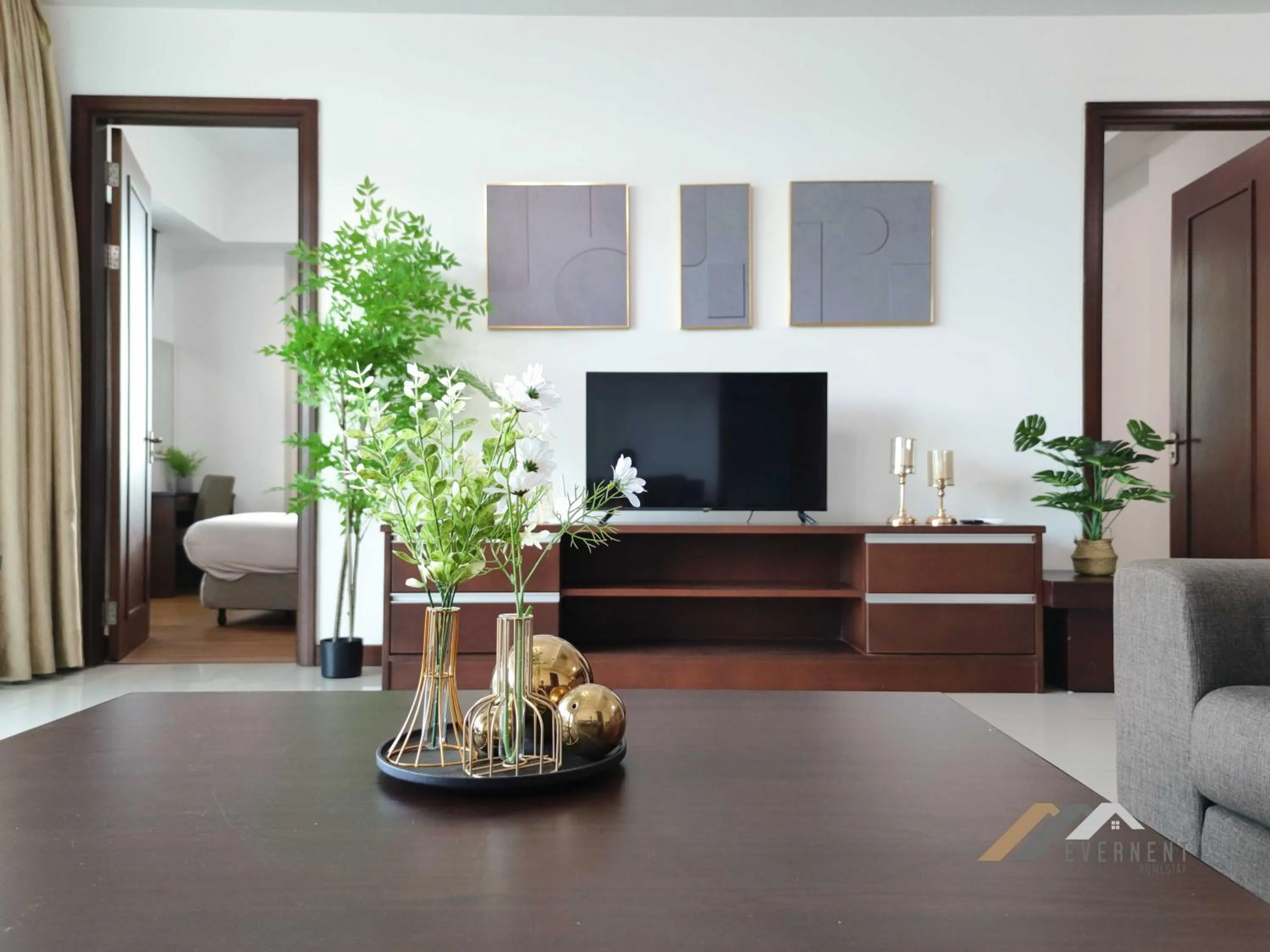 Communal lounge/ TV room in Bay Resort by Evernent