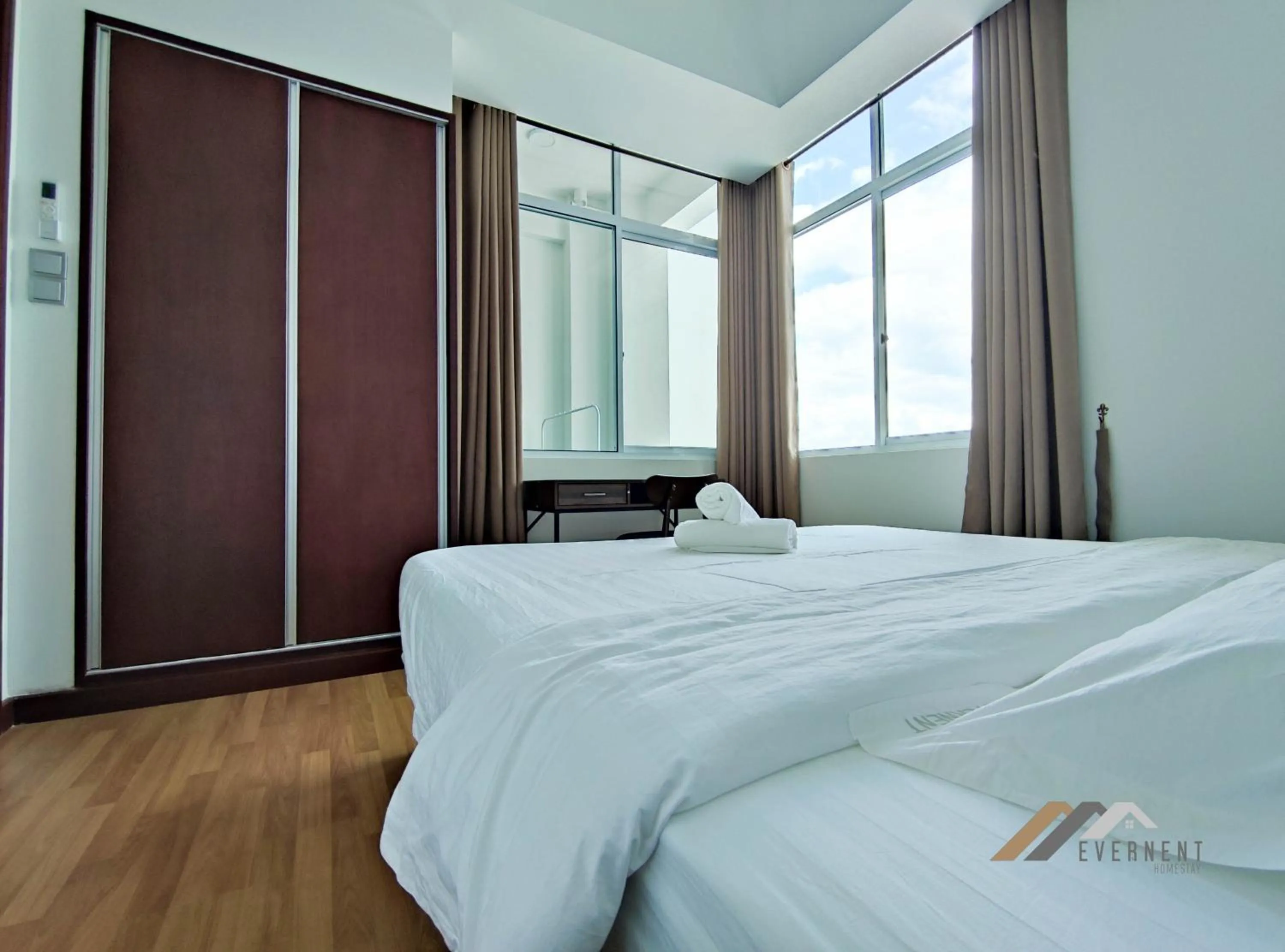 Bedroom, Bed in Bay Resort by Evernent