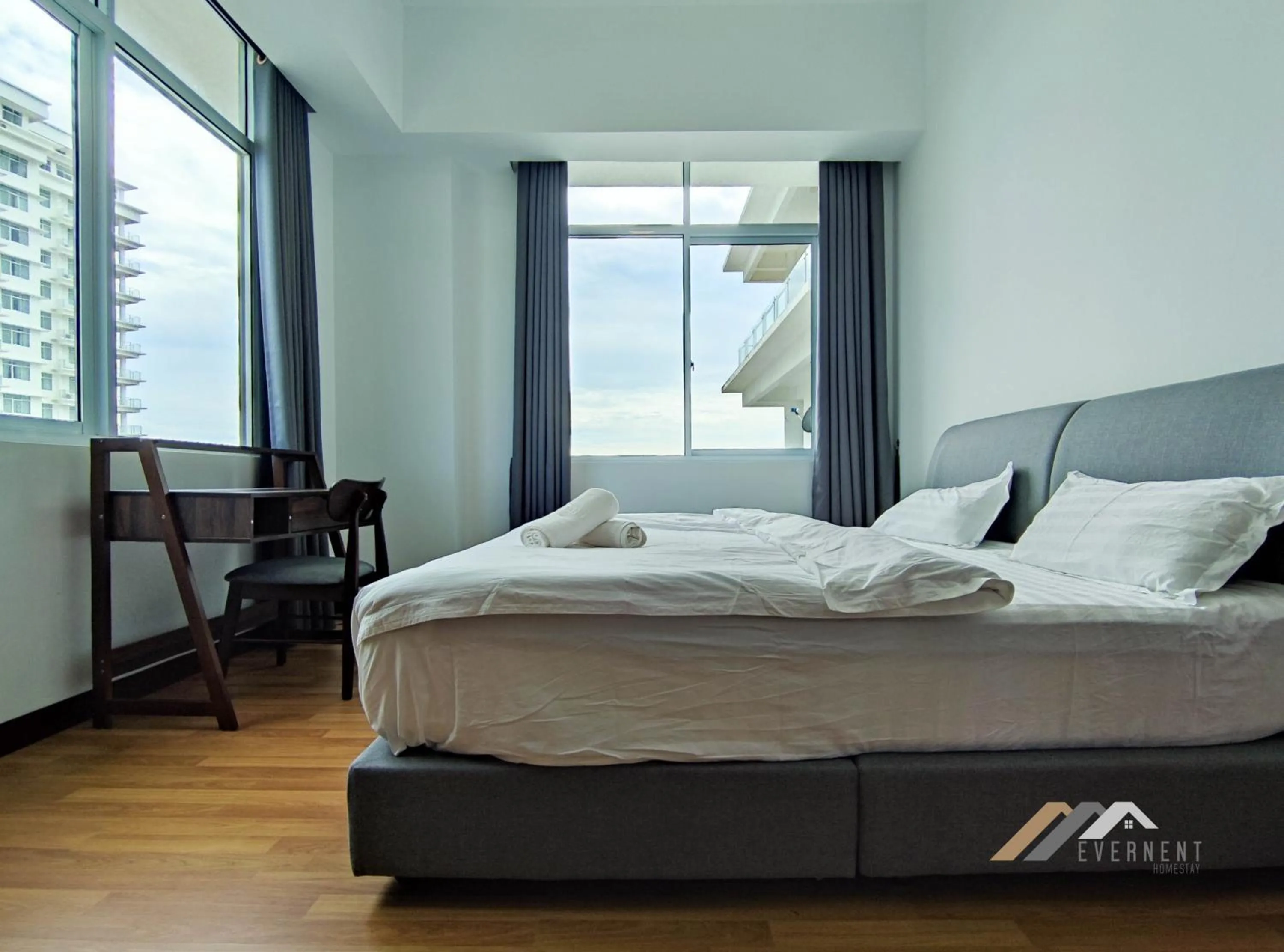 Bed in Bay Resort by Evernent