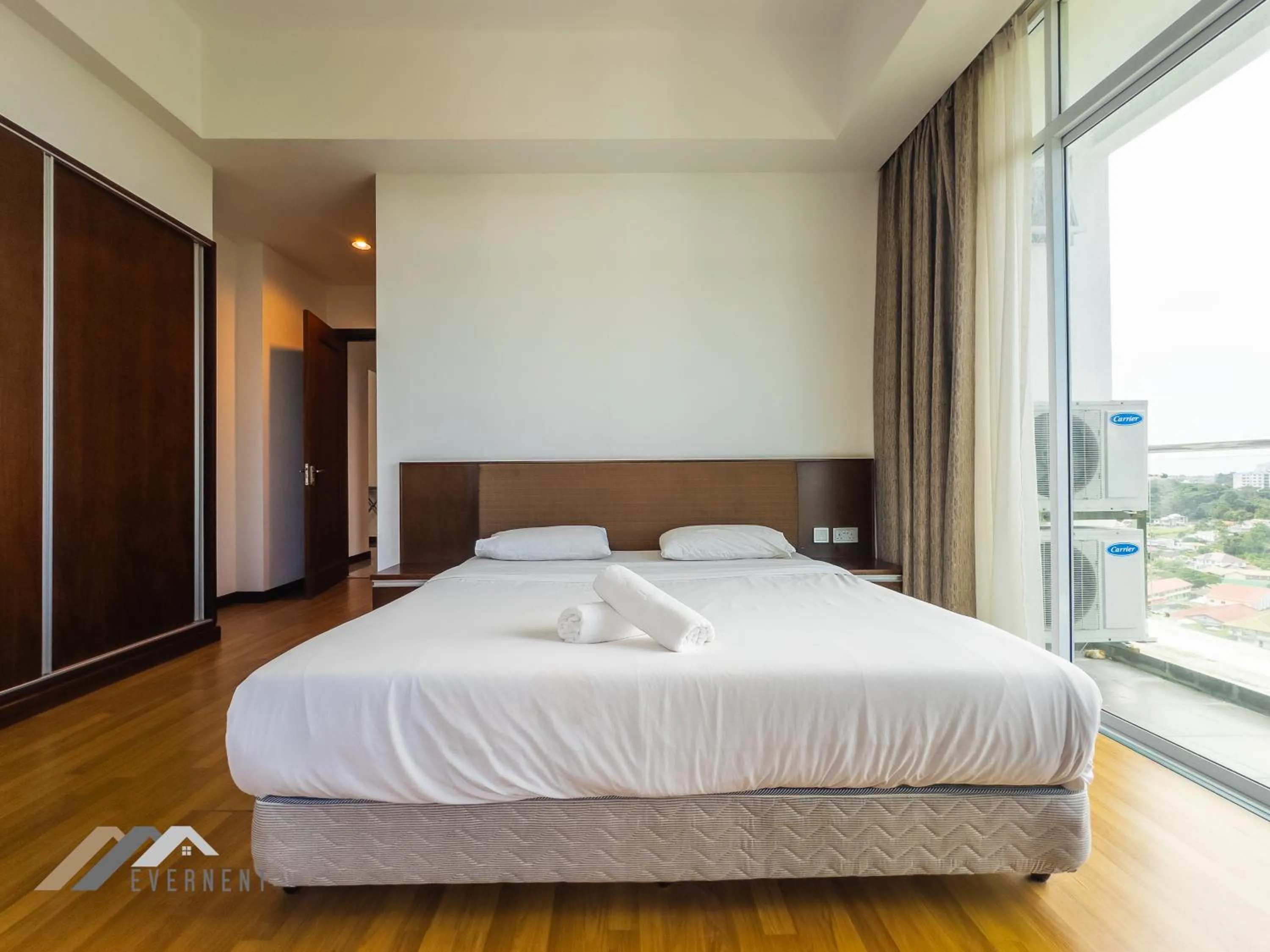 Bedroom, Bed in Bay Resort by Evernent