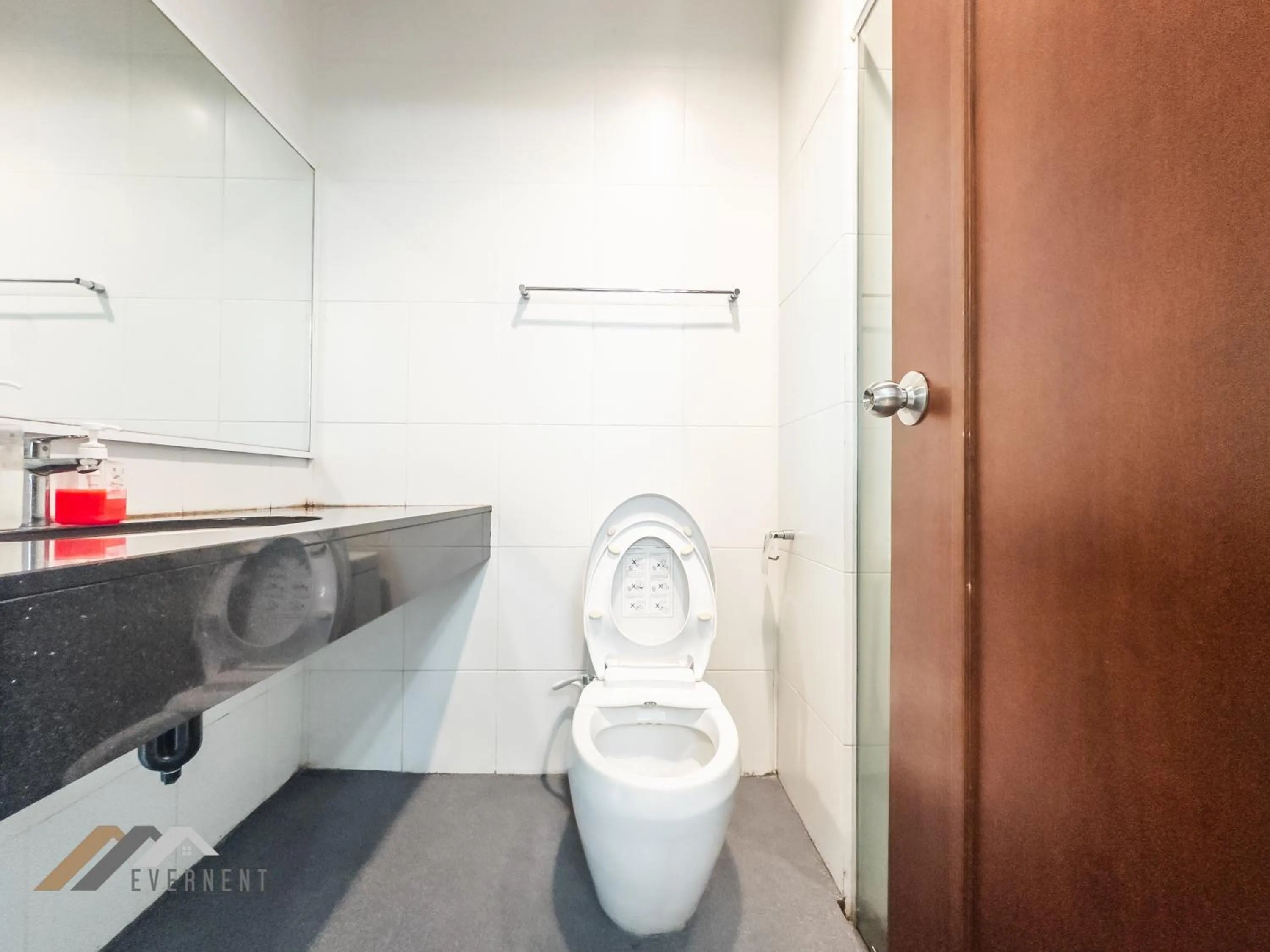 Bathroom in Bay Resort by Evernent