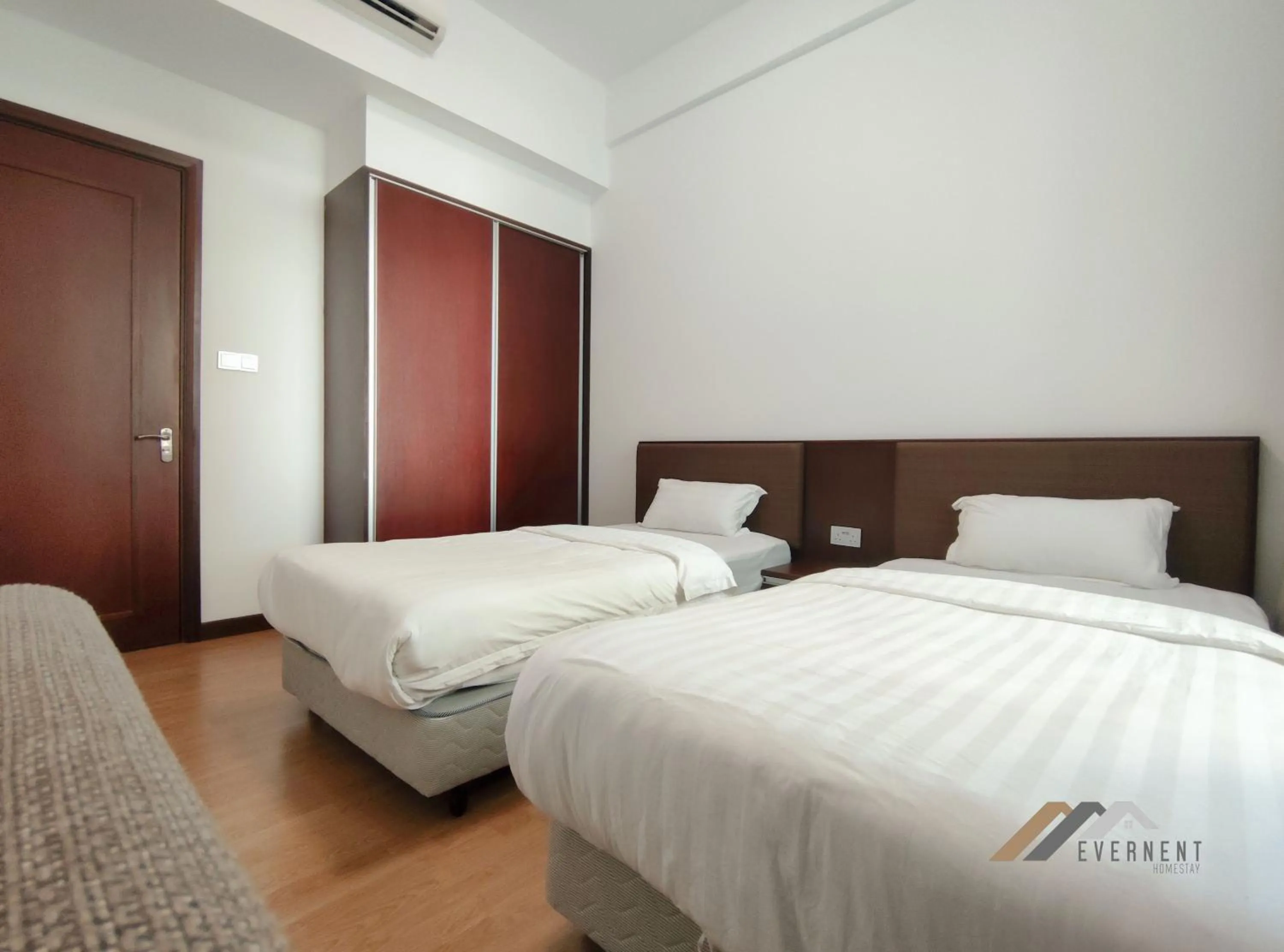 Bed in Bay Resort by Evernent