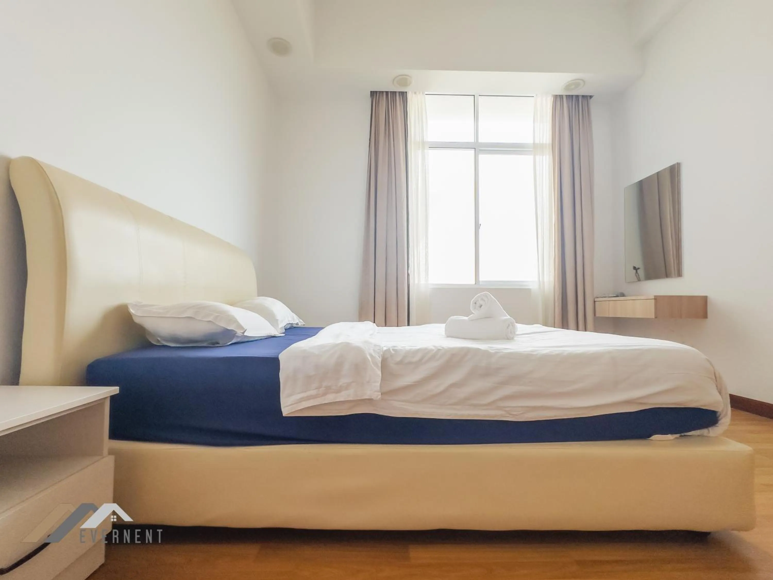 Bedroom, Bed in Bay Resort by Evernent