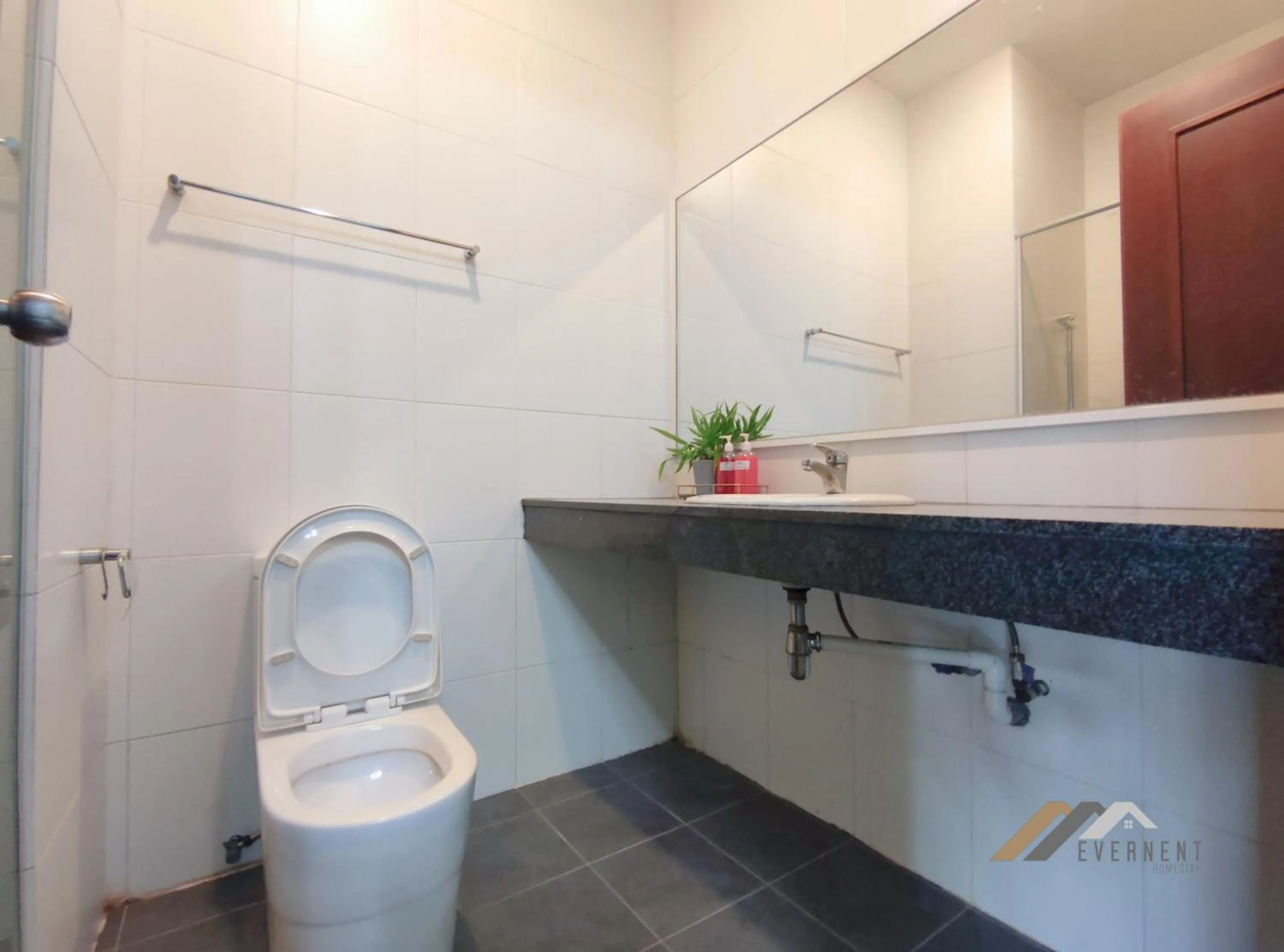 Toilet in Bay Resort by Evernent