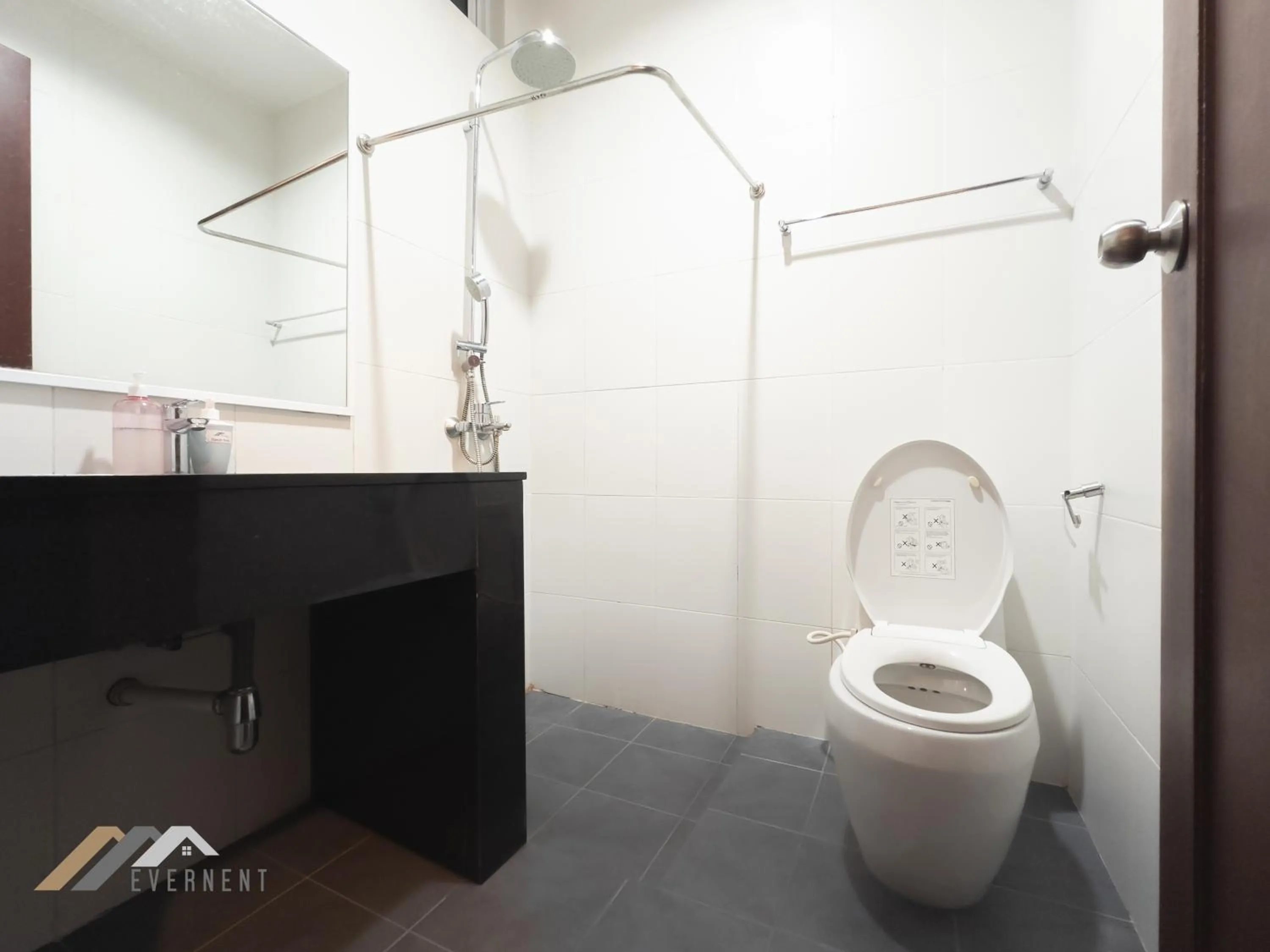 Bathroom in Bay Resort by Evernent