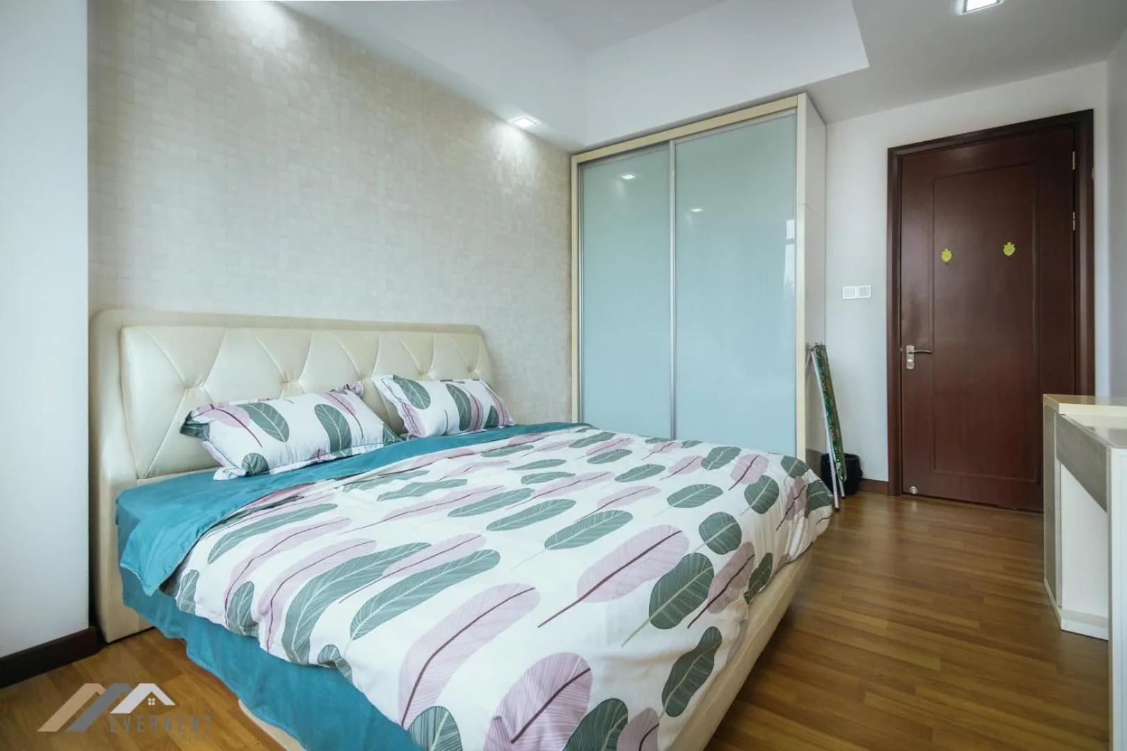 Bed in Bay Resort by Evernent