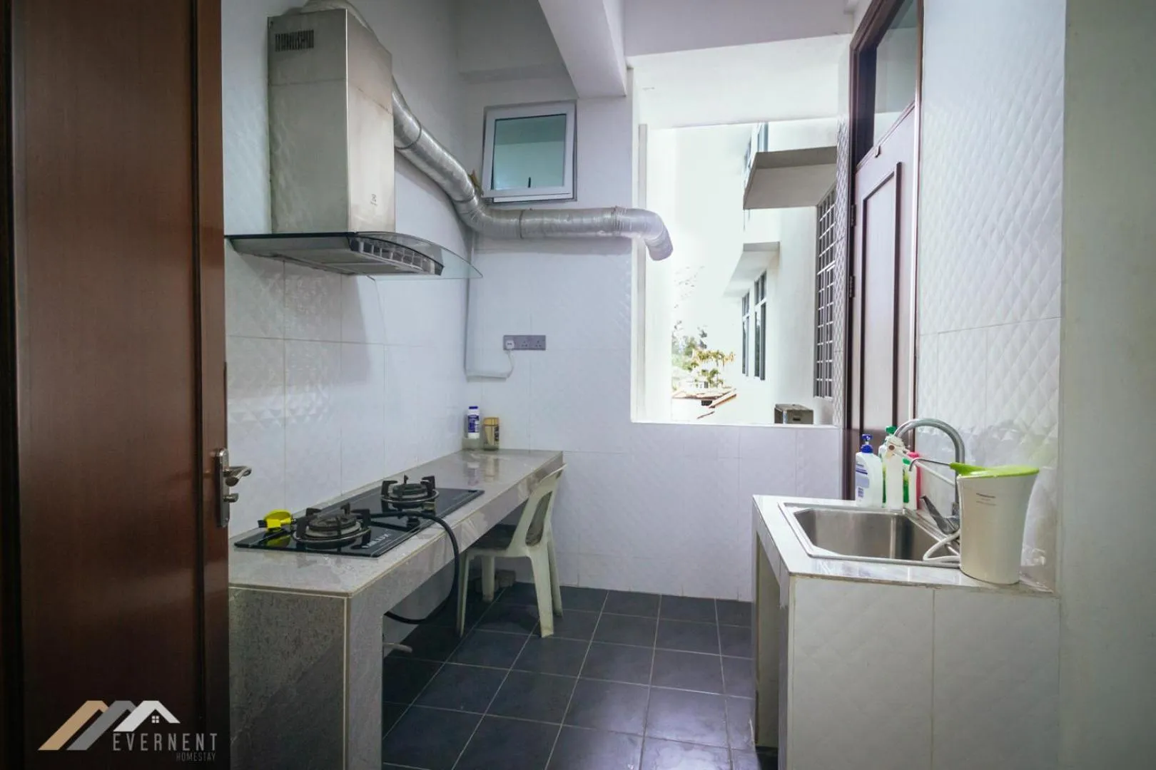 Kitchen or kitchenette in Bay Resort by Evernent