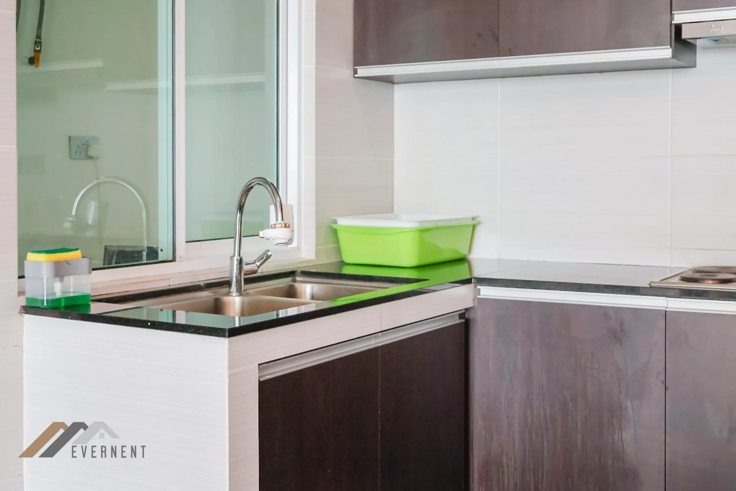 Kitchen or kitchenette in Bay Resort by Evernent