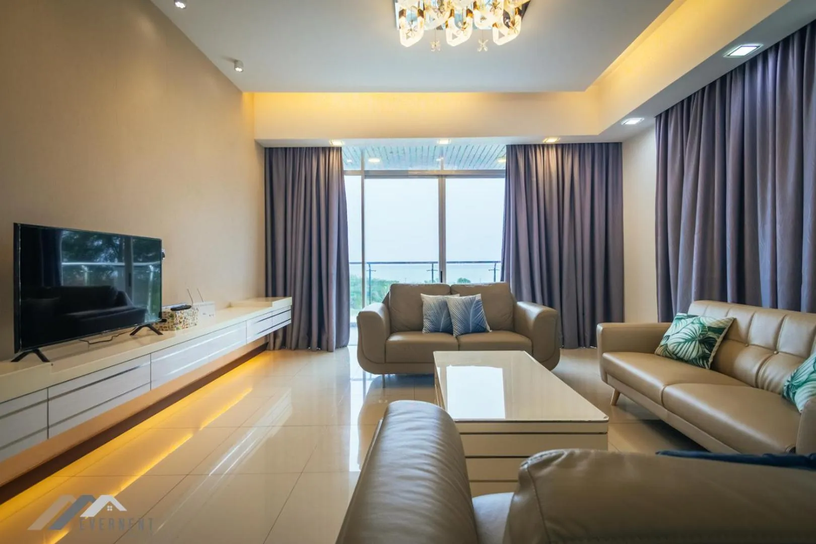 TV and multimedia in Bay Resort by Evernent