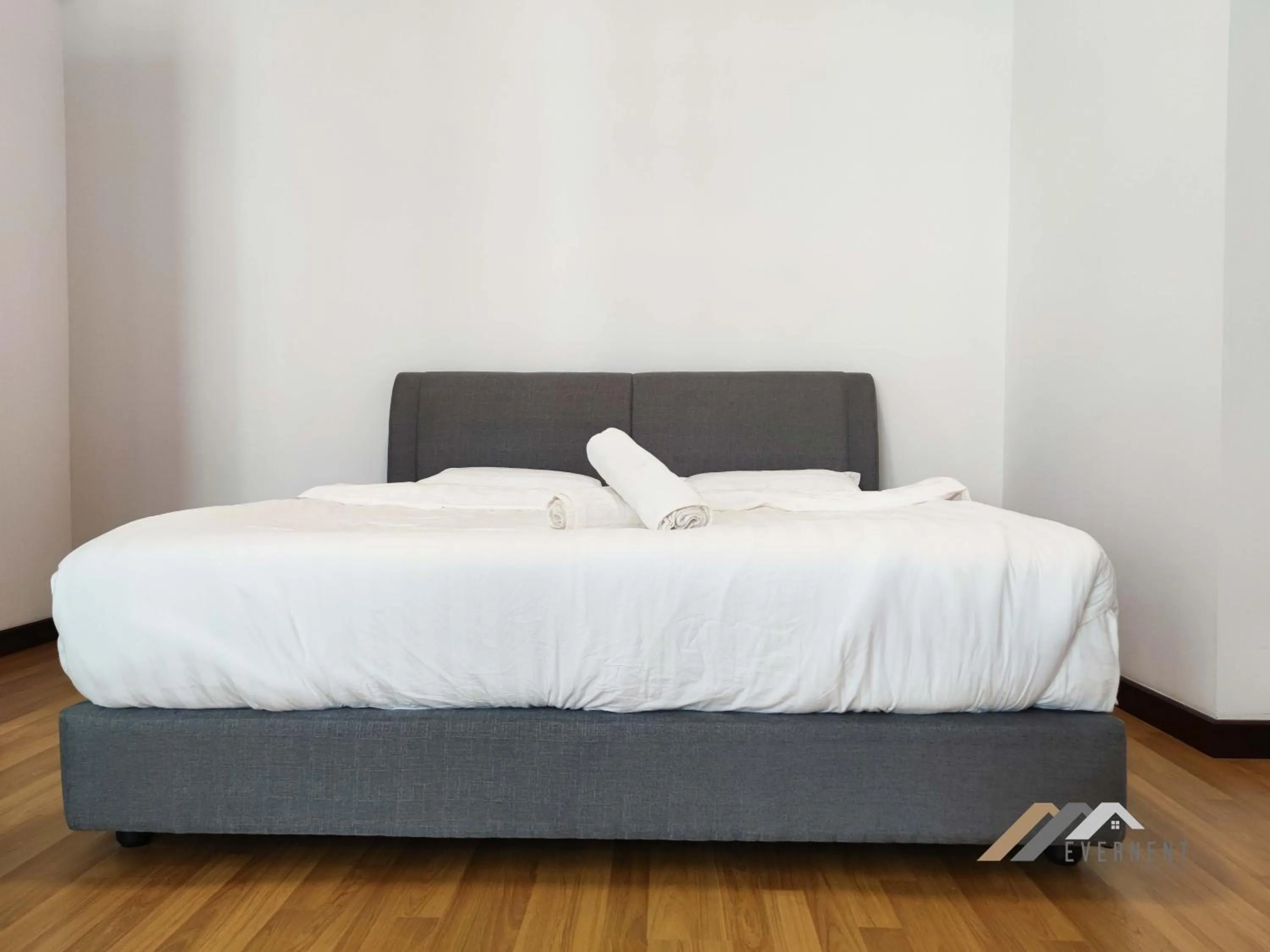 Bedroom, Bed in Bay Resort by Evernent