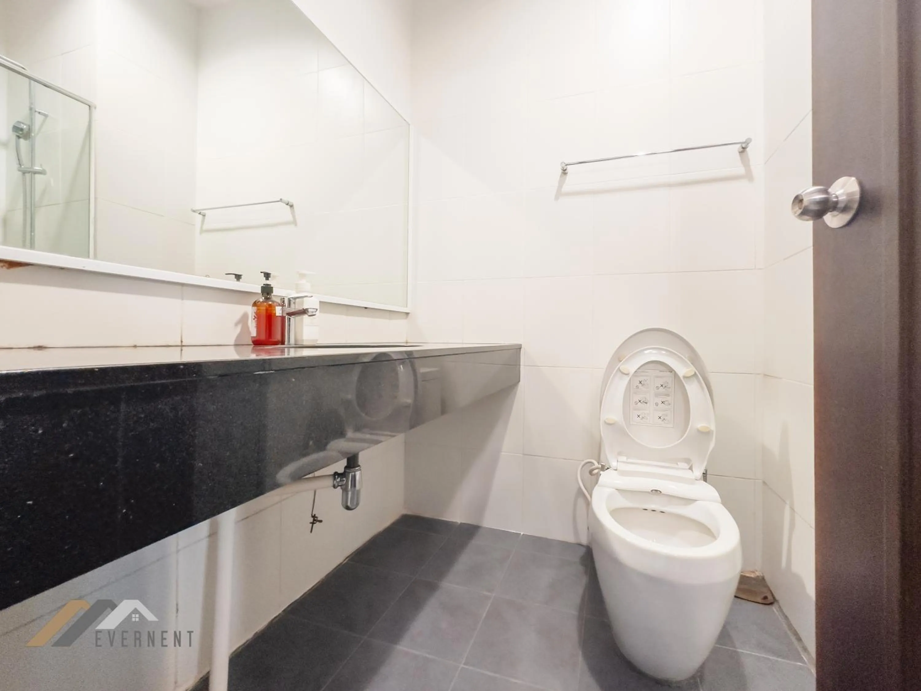 Bathroom in Bay Resort by Evernent