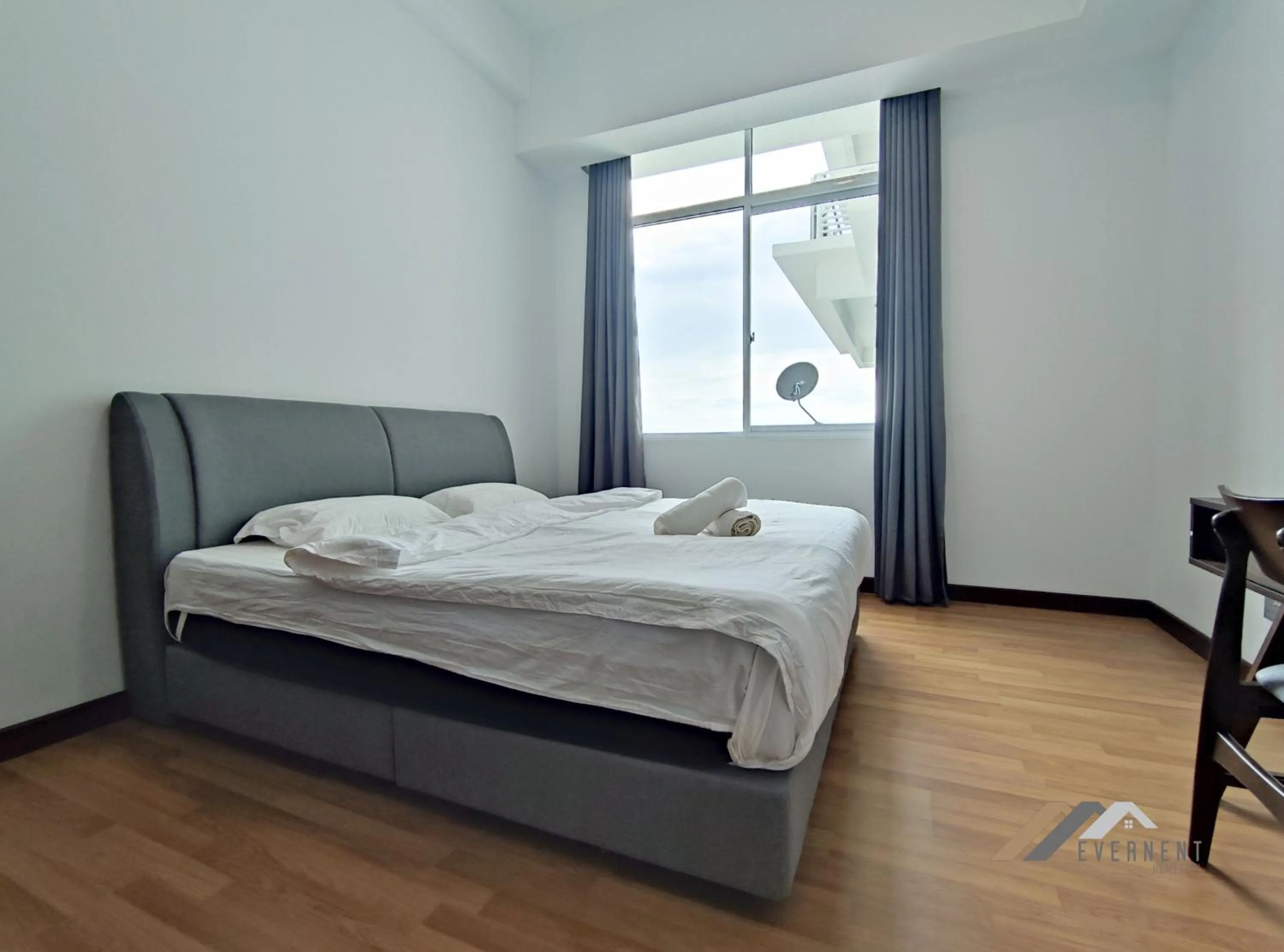 Photo of the whole room, Bed in Bay Resort by Evernent