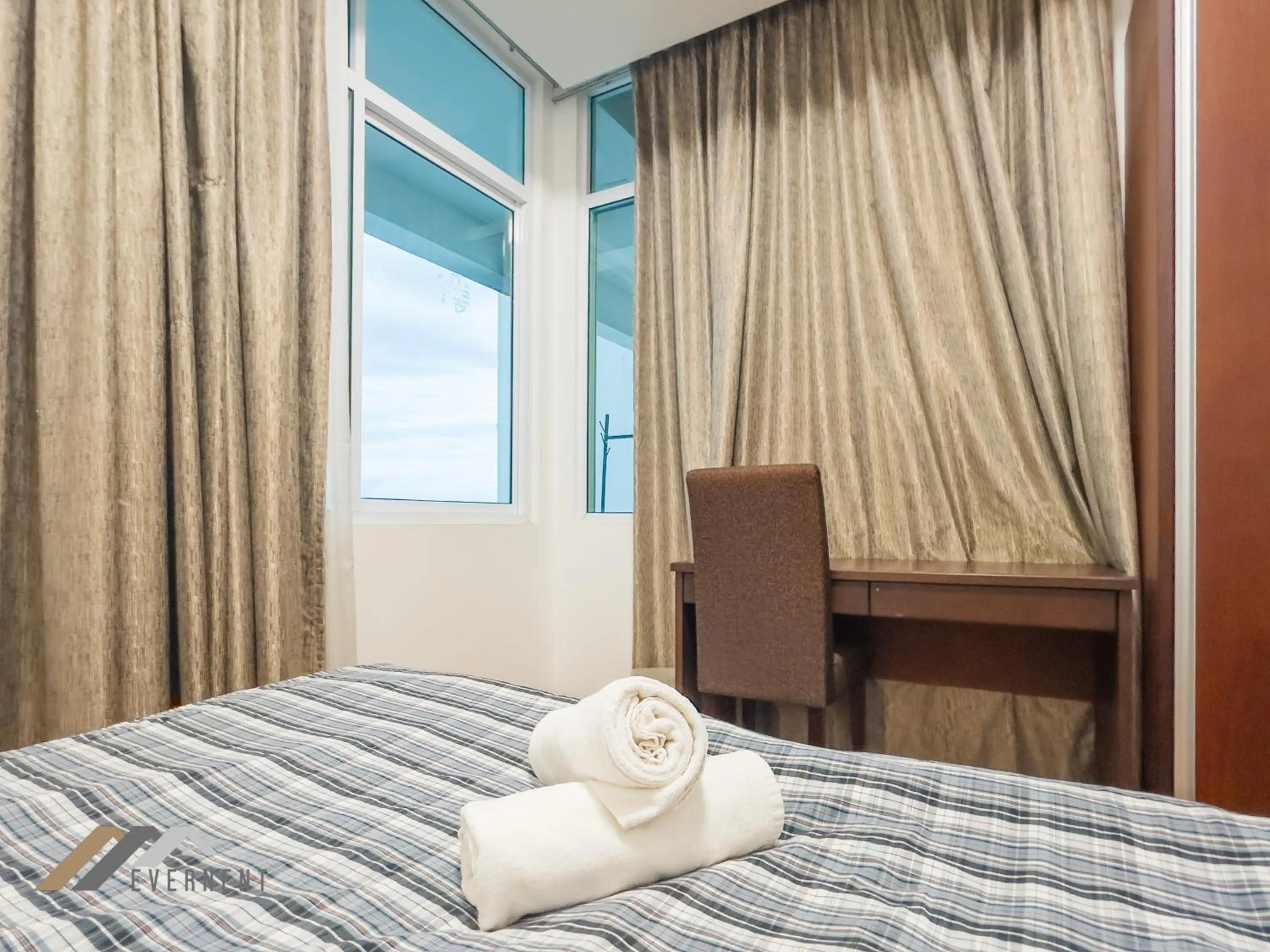 Bed in Bay Resort by Evernent