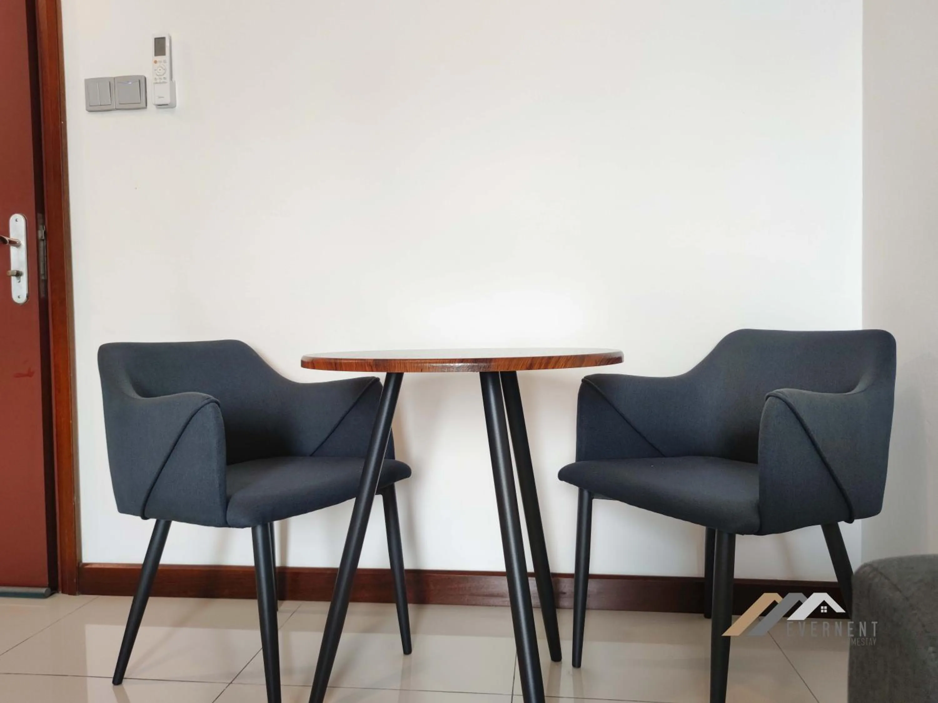 Seating area in Bay Resort by Evernent