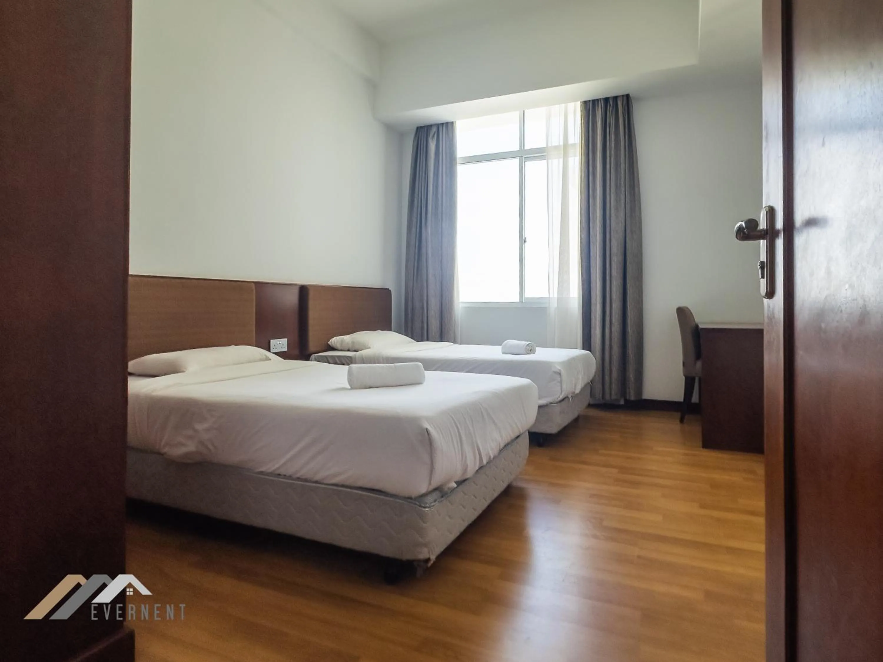 Bedroom, Bed in Bay Resort by Evernent