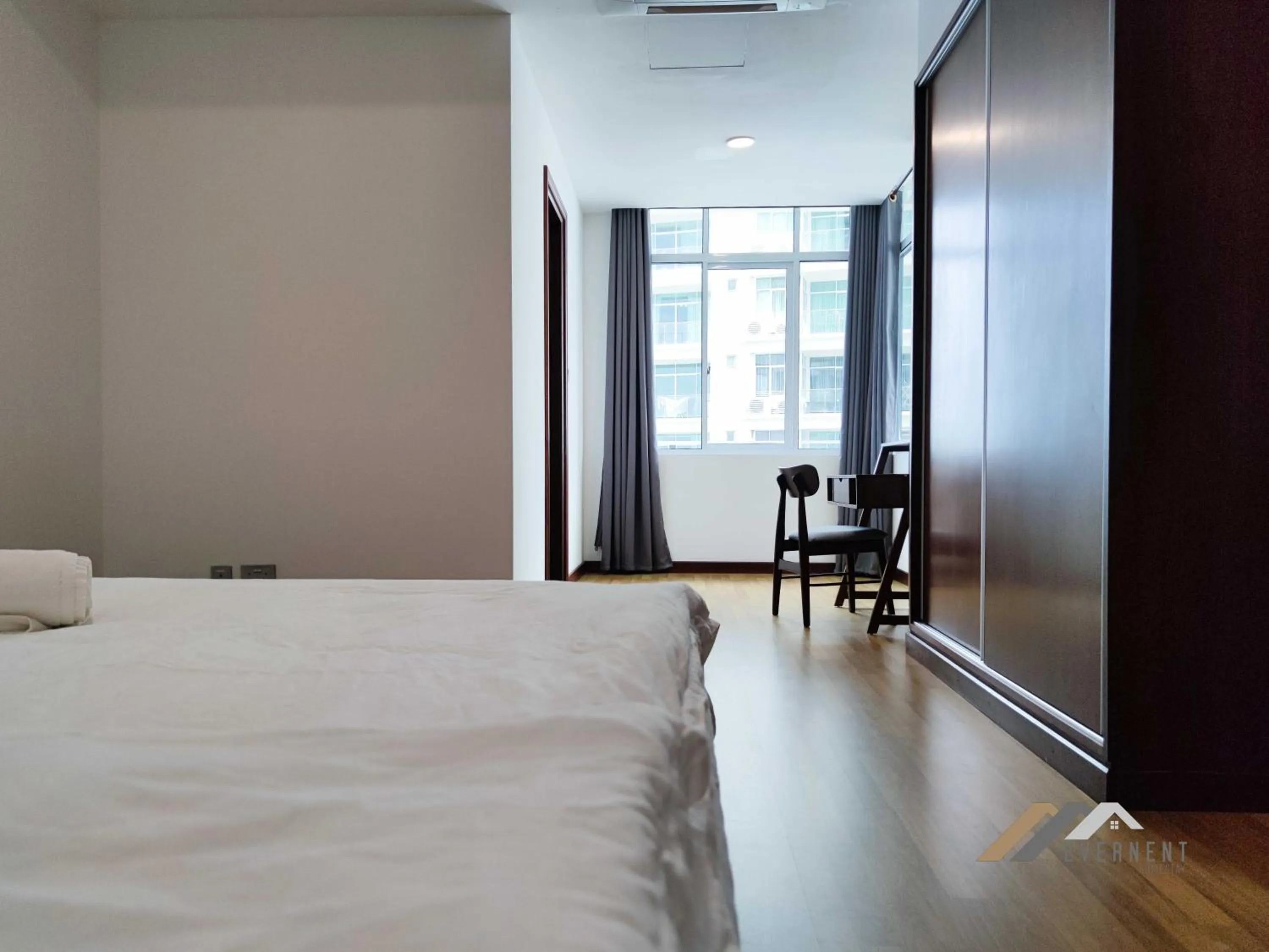 Photo of the whole room, Bed in Bay Resort by Evernent