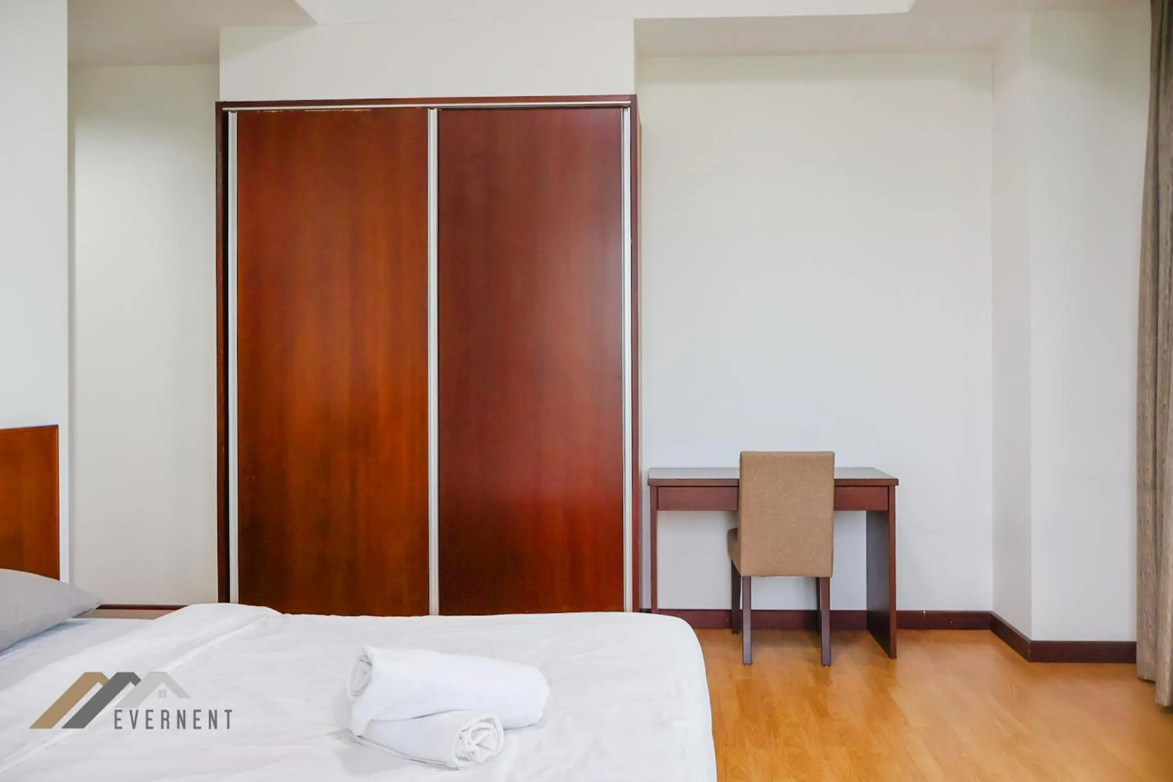 Bed in Bay Resort by Evernent