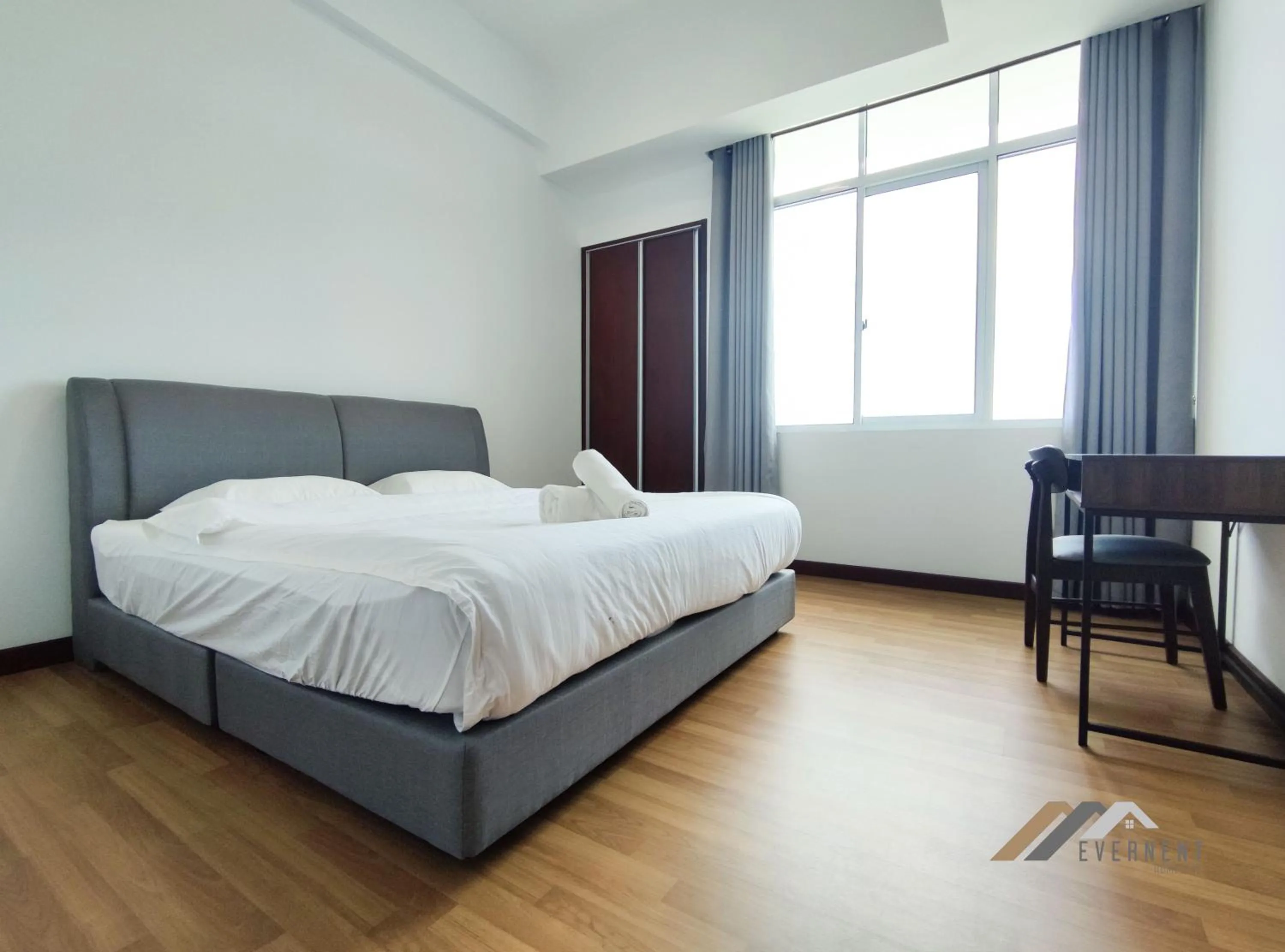 Bedroom, Bed in Bay Resort by Evernent