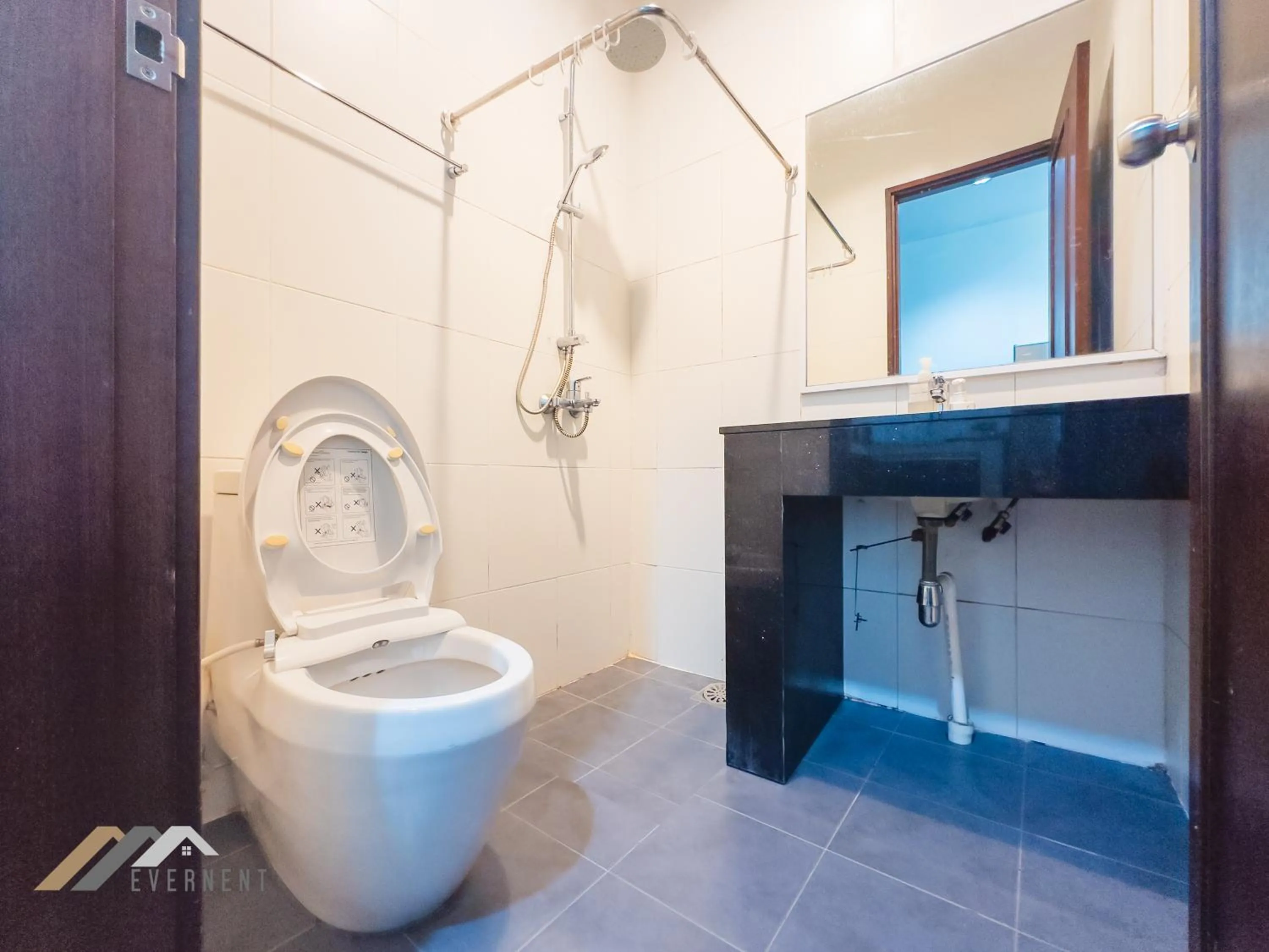 Bathroom in Bay Resort by Evernent