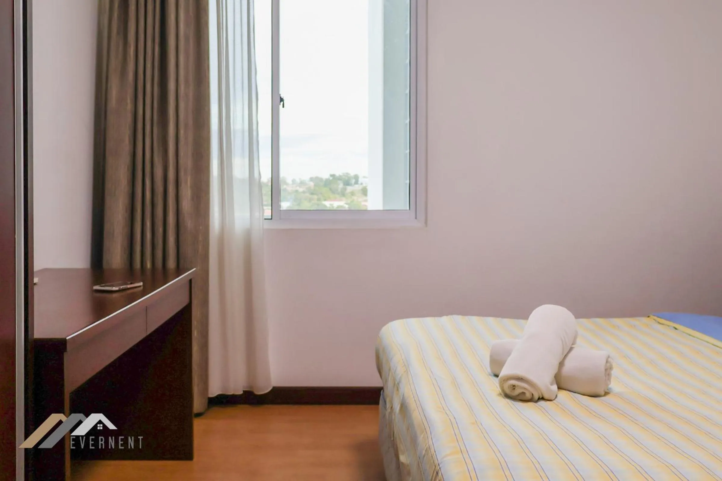 Bedroom, Bed in Bay Resort by Evernent