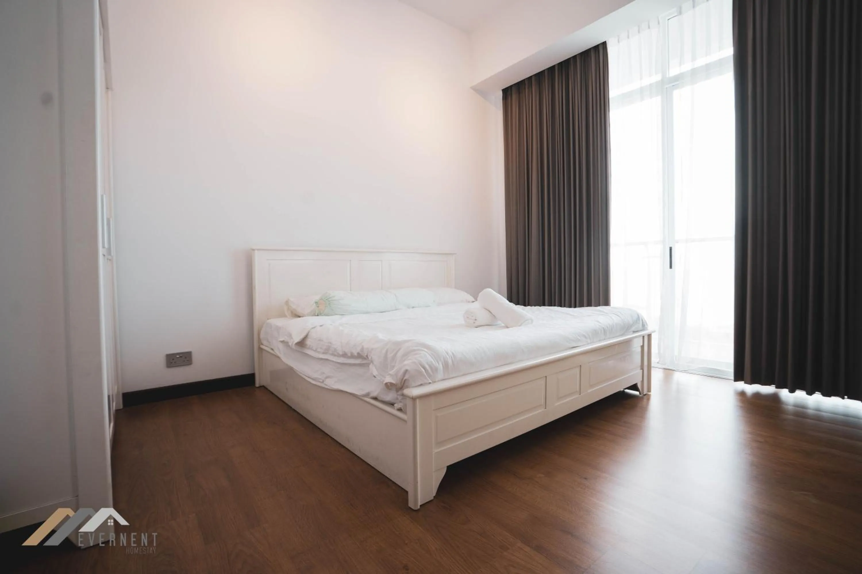 Bed in Bay Resort by Evernent