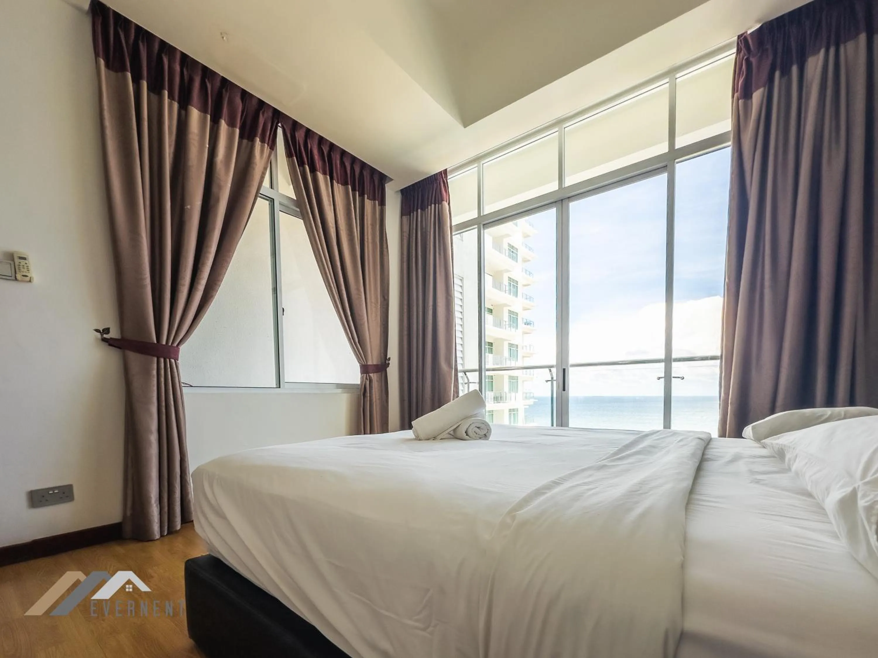 Bedroom, Bed in Bay Resort by Evernent