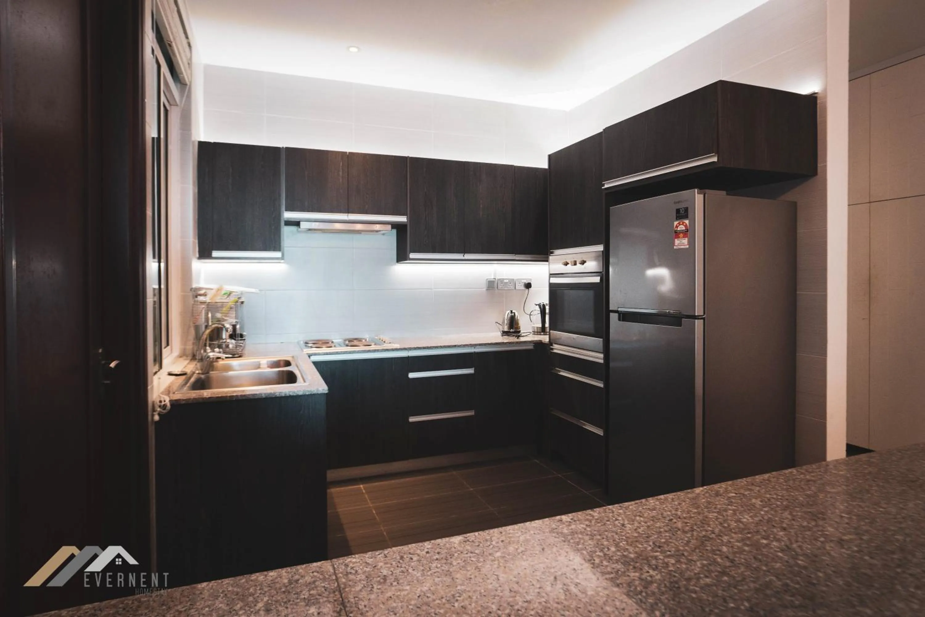 Kitchen or kitchenette in Bay Resort by Evernent