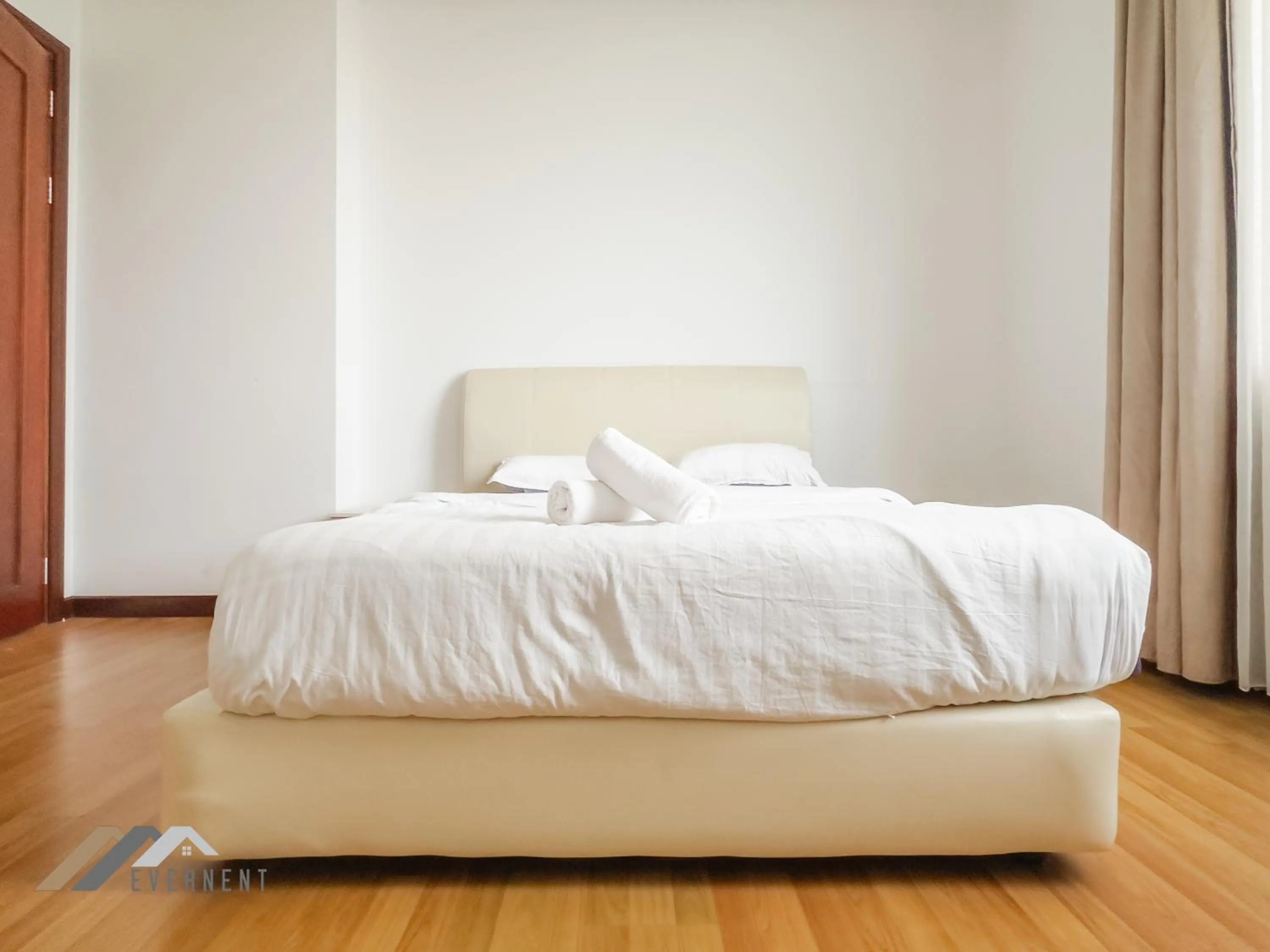 Bedroom, Bed in Bay Resort by Evernent