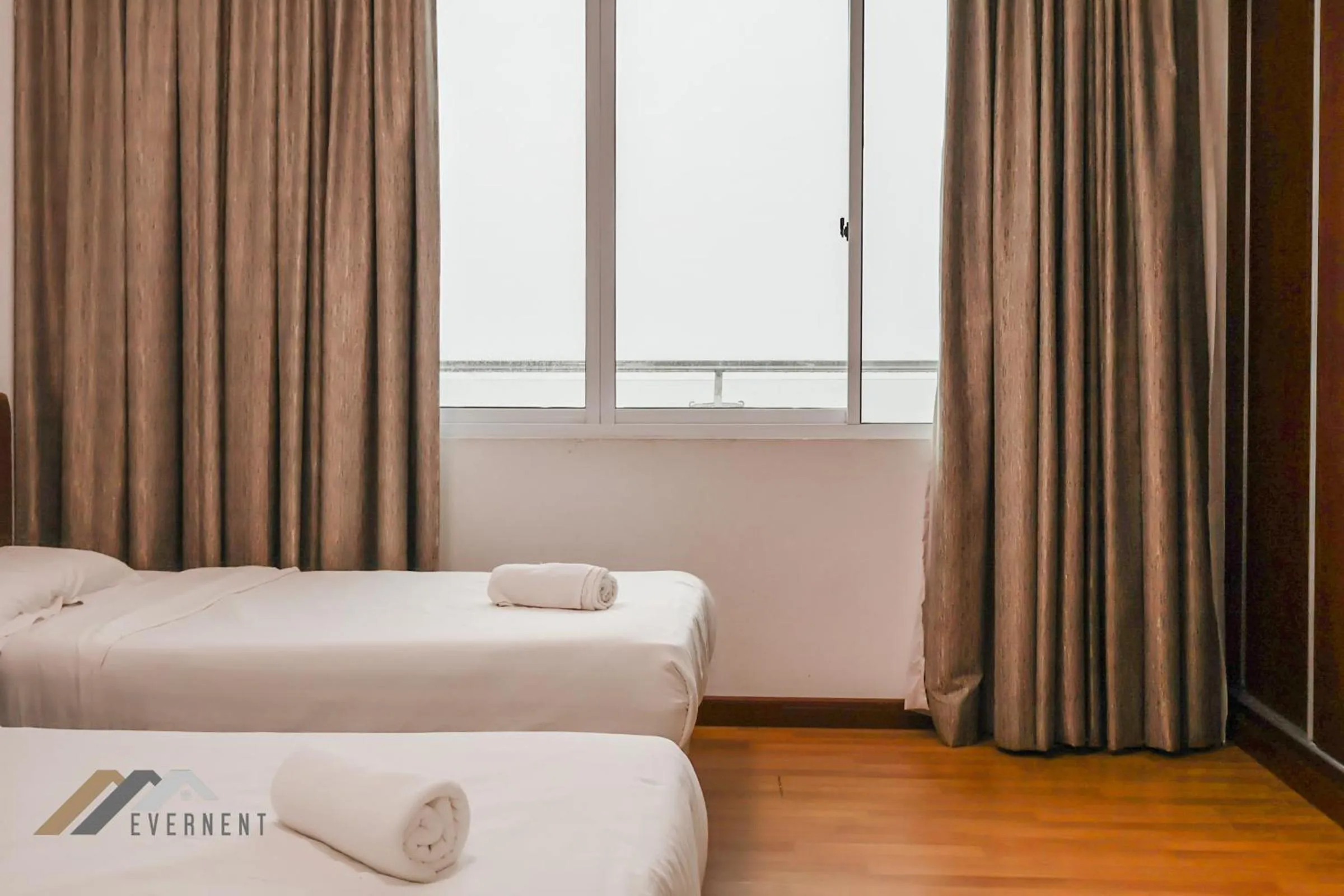 Bedroom, Bed in Bay Resort by Evernent