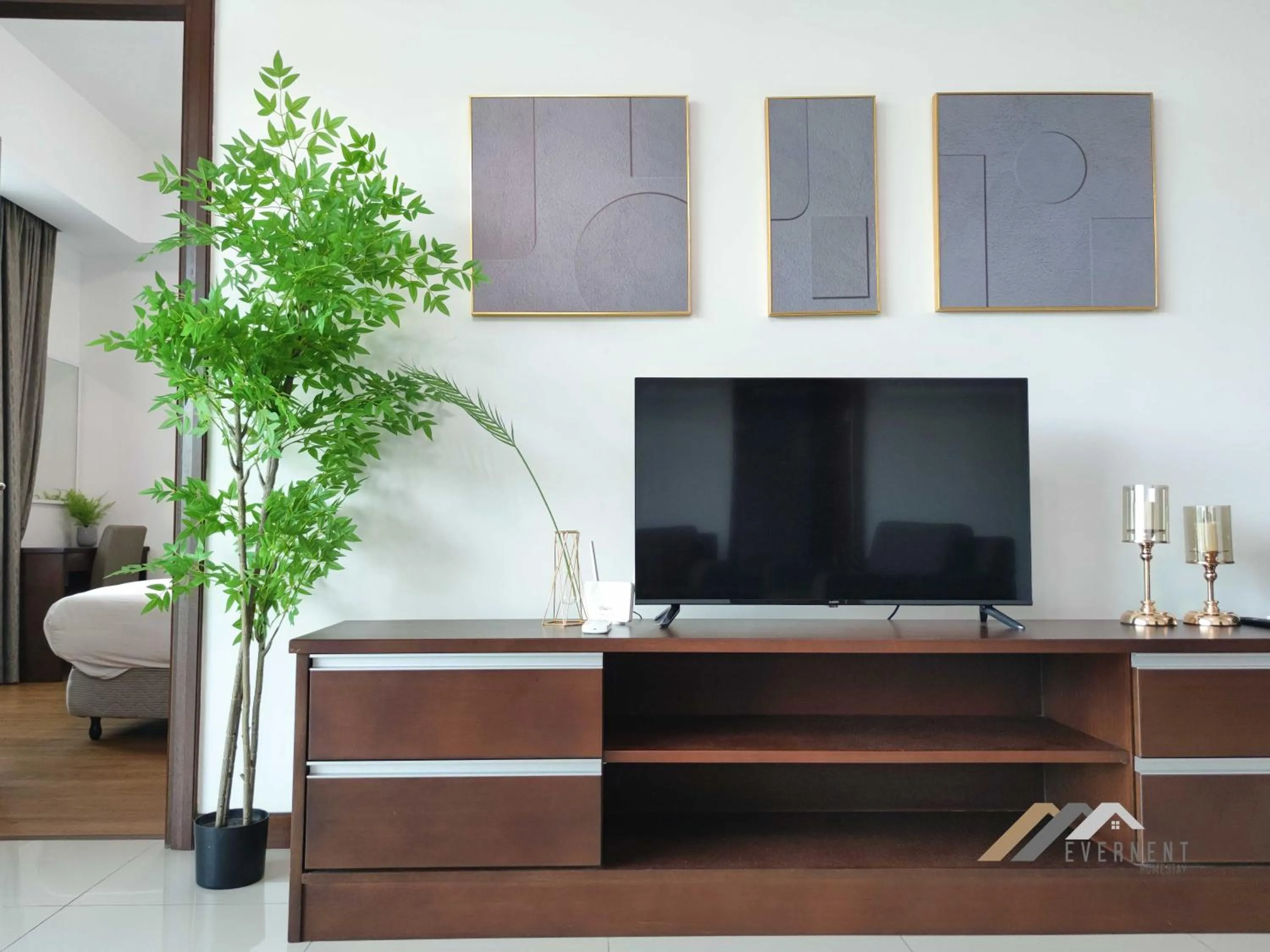 TV and multimedia in Bay Resort by Evernent