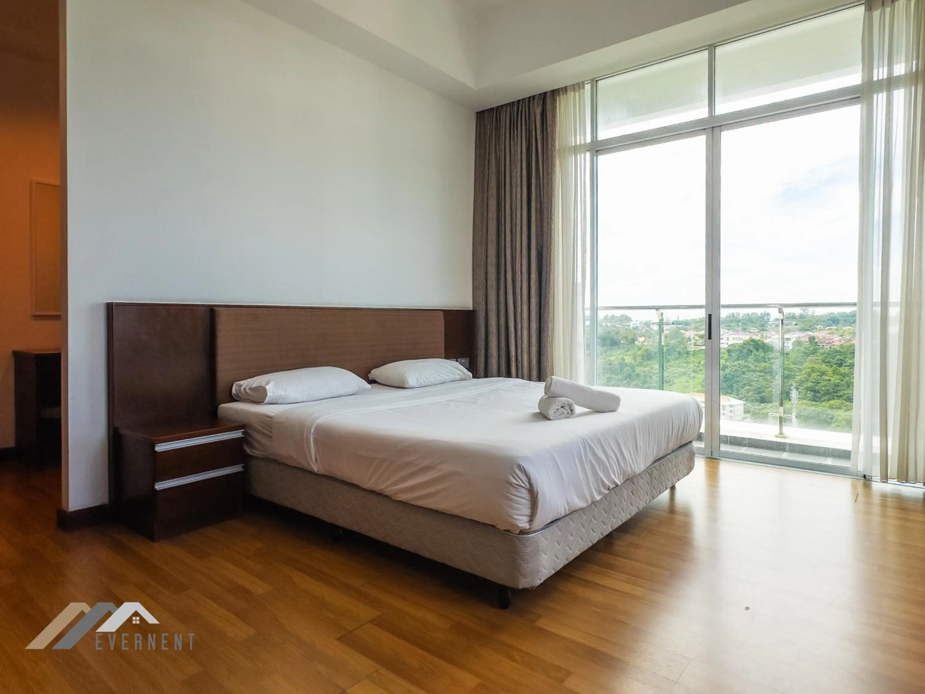 Bedroom, Bed in Bay Resort by Evernent