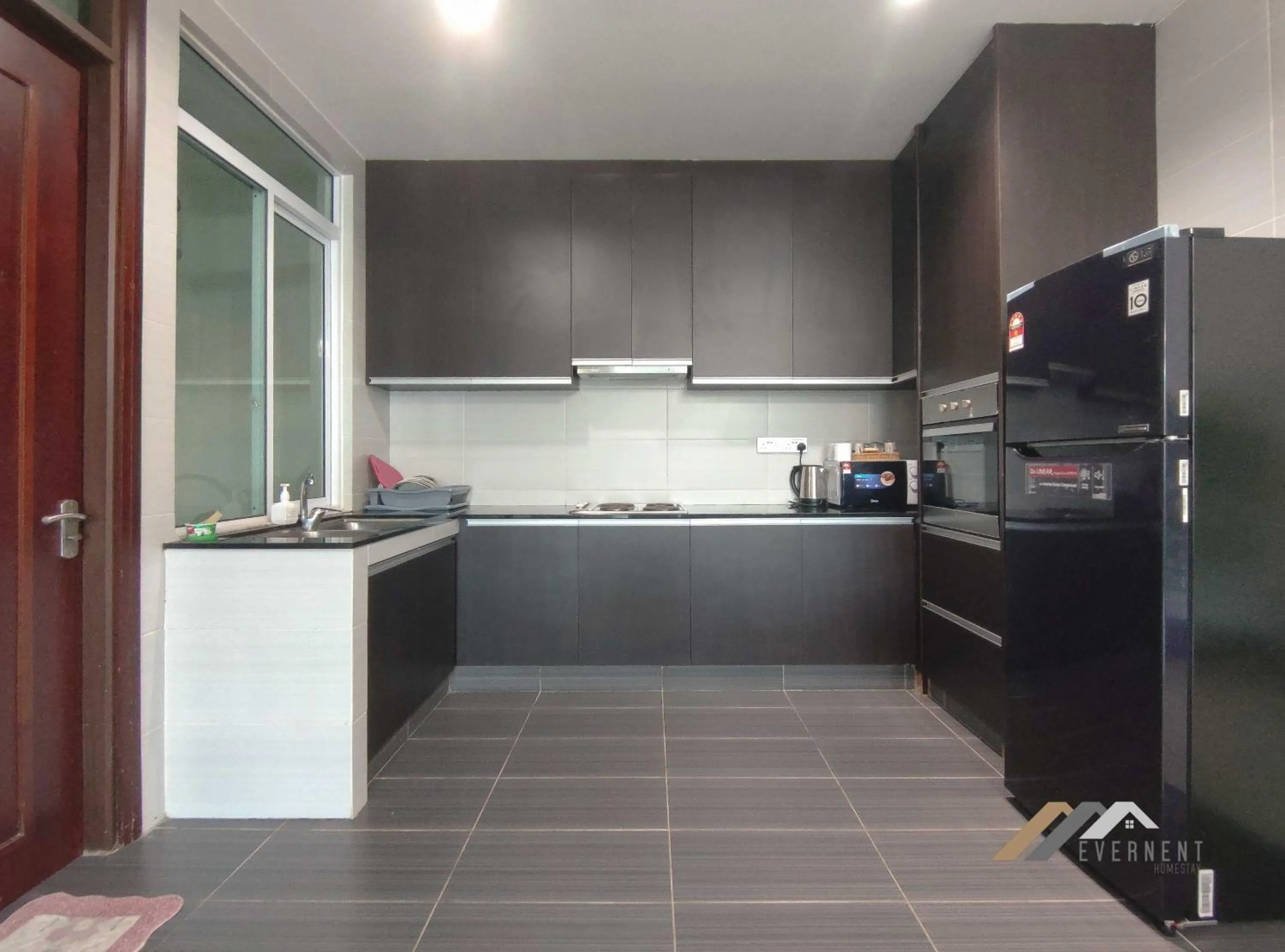 Kitchen or kitchenette in Bay Resort by Evernent