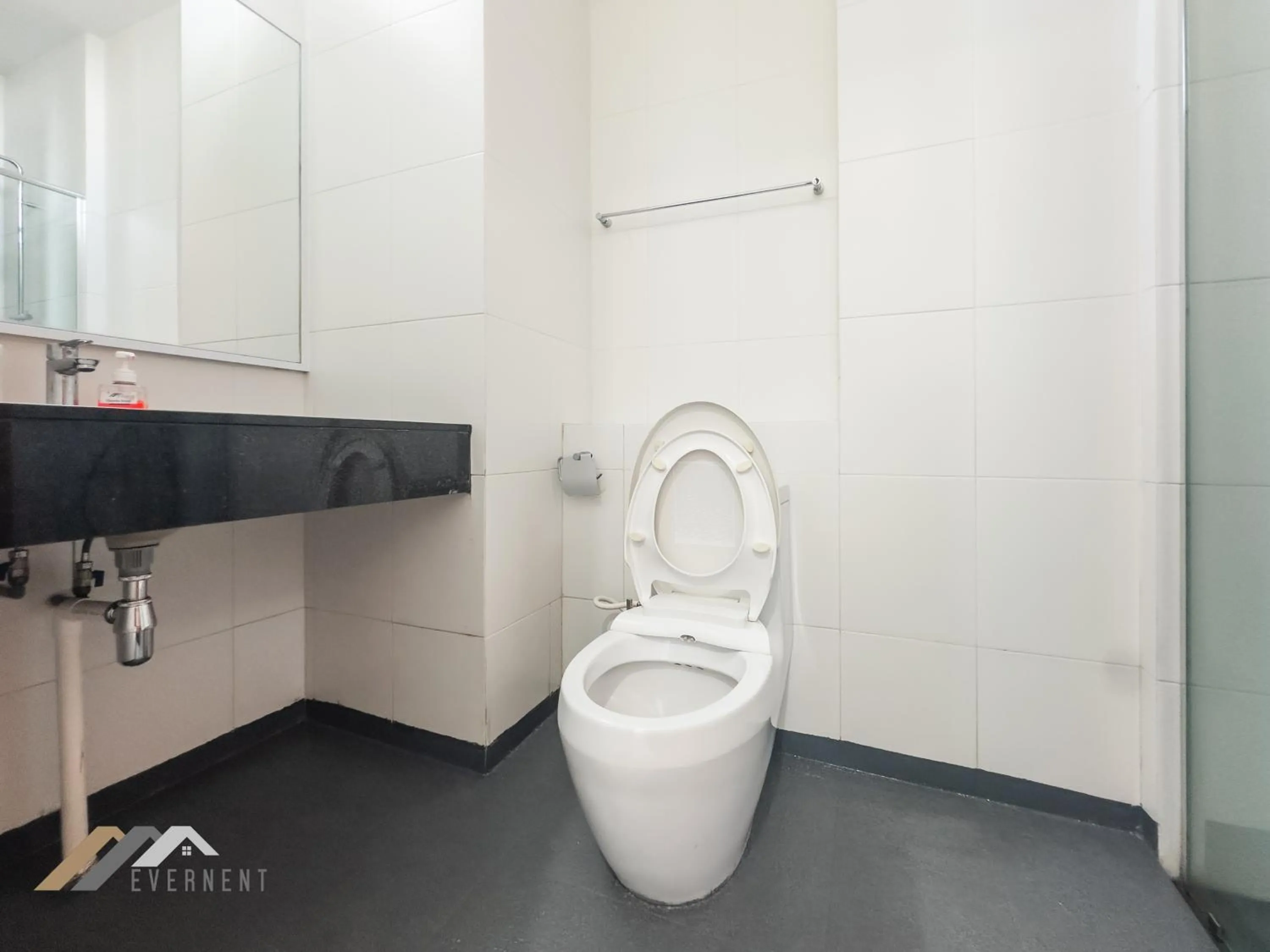 Bathroom in Bay Resort by Evernent