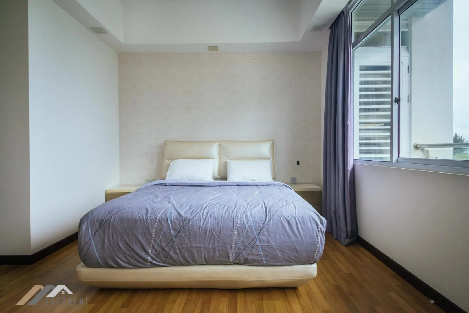 Bed in Bay Resort by Evernent