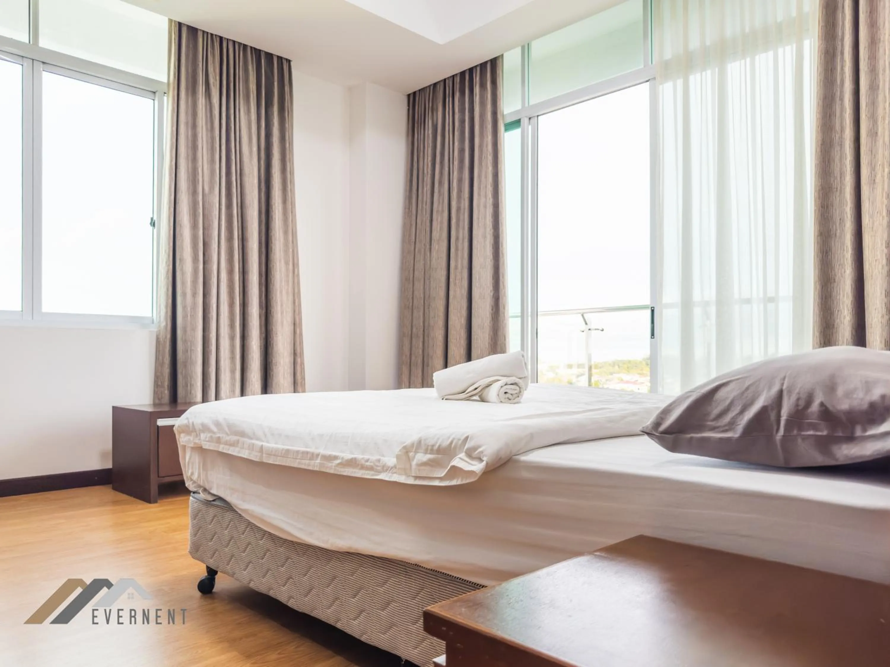 Bedroom, Bed in Bay Resort by Evernent