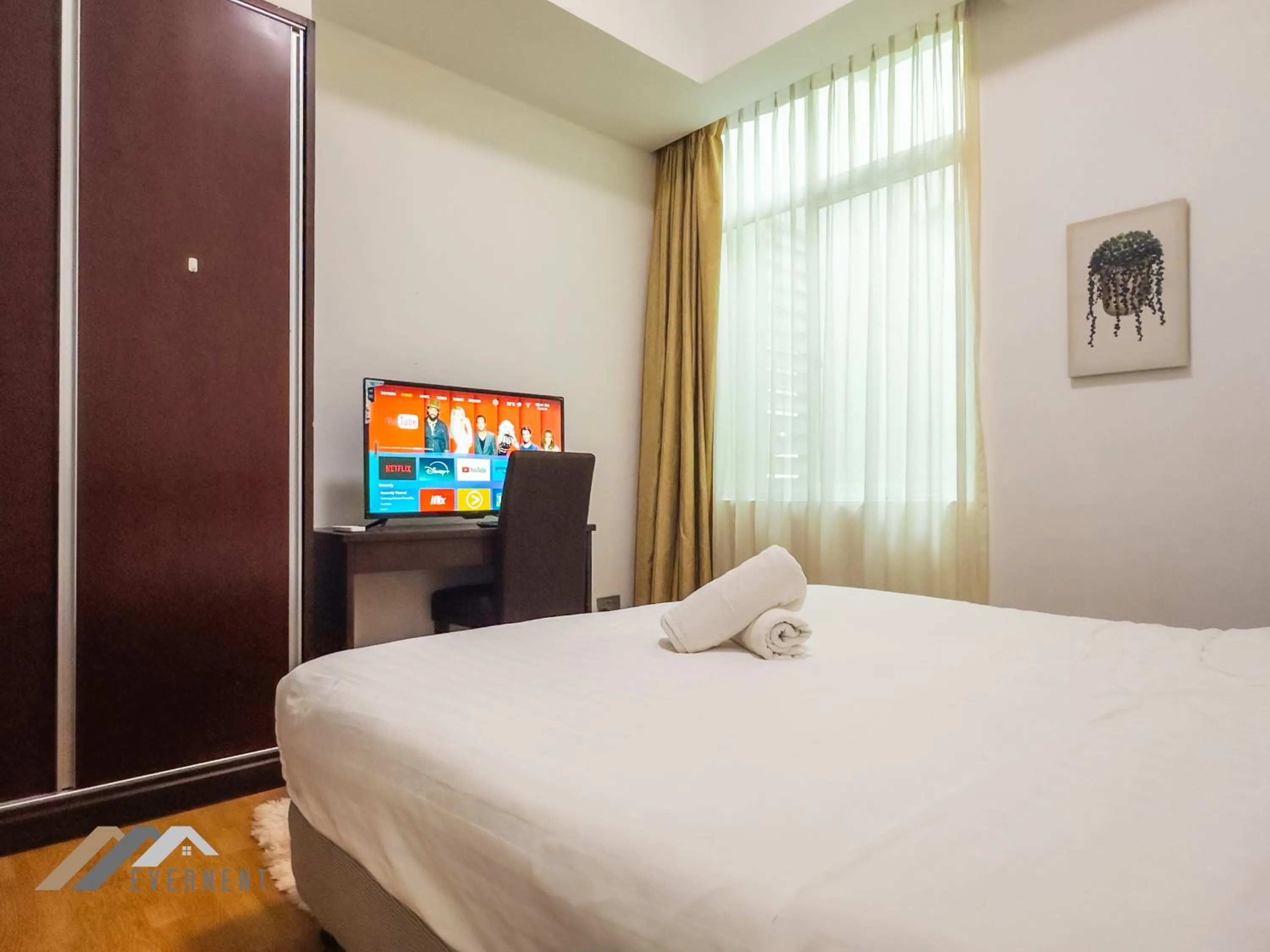 Bedroom, Bed in Bay Resort by Evernent