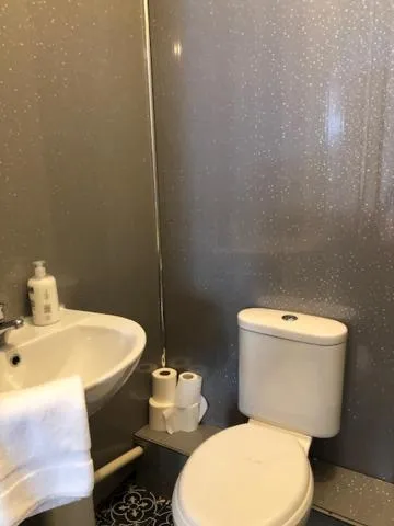 Bathroom in Renfrew rooms at City Centre