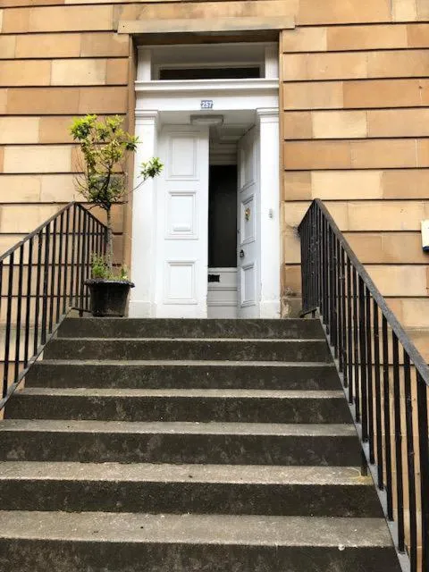 Facade/entrance in Renfrew rooms at City Centre