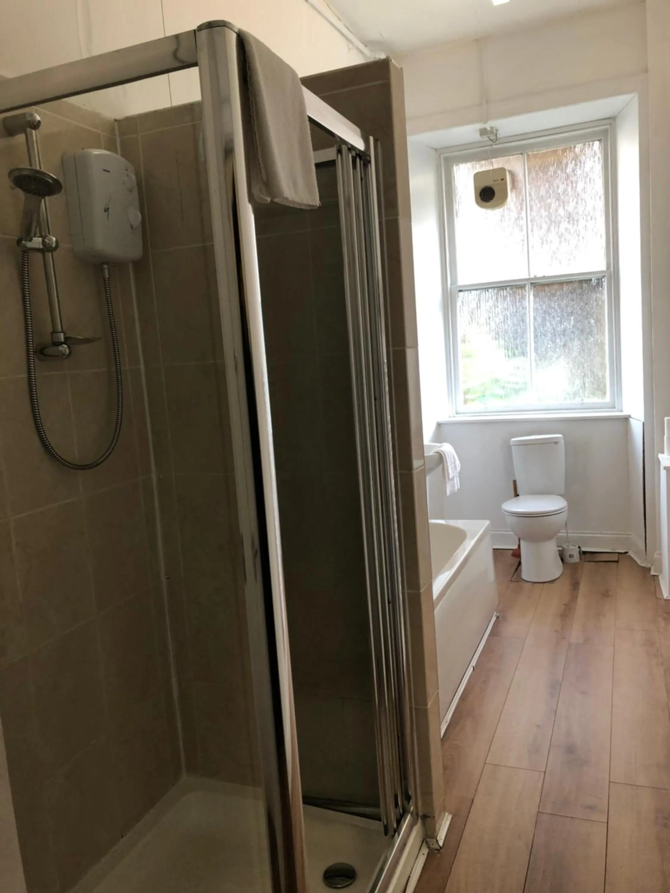 Bathroom in Renfrew rooms at City Centre