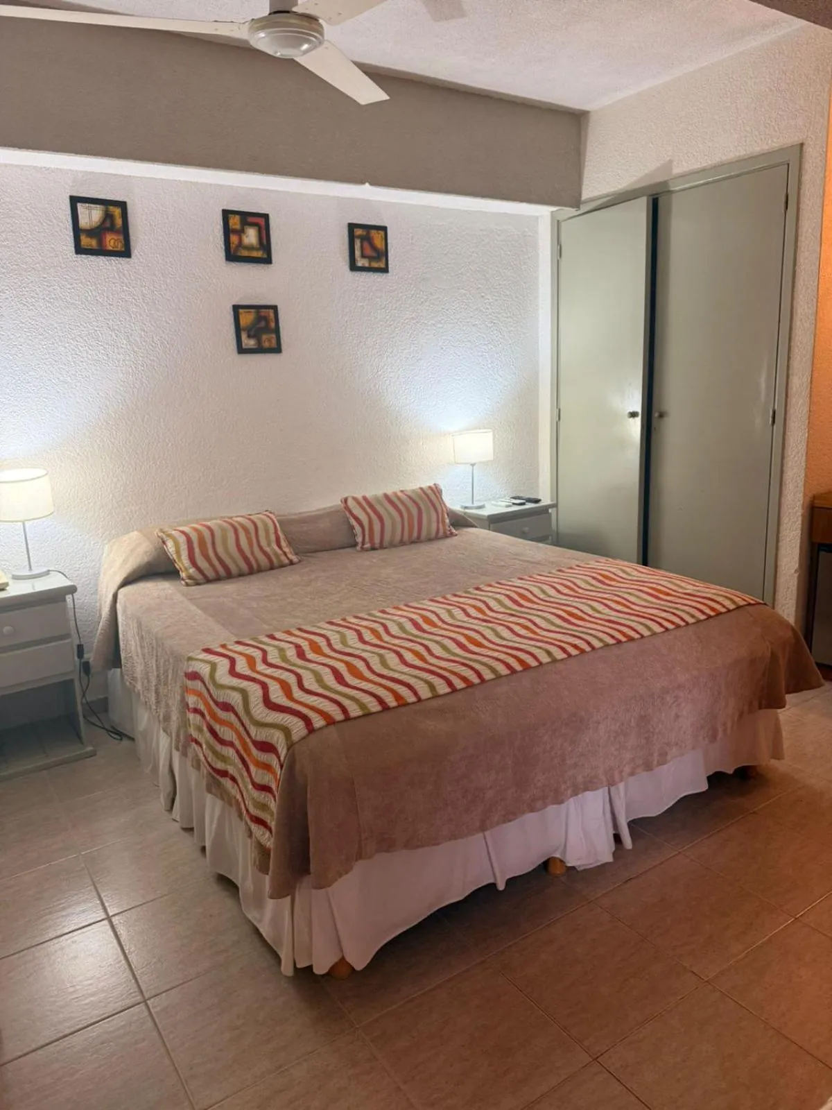 Bed in Hotel Victoria