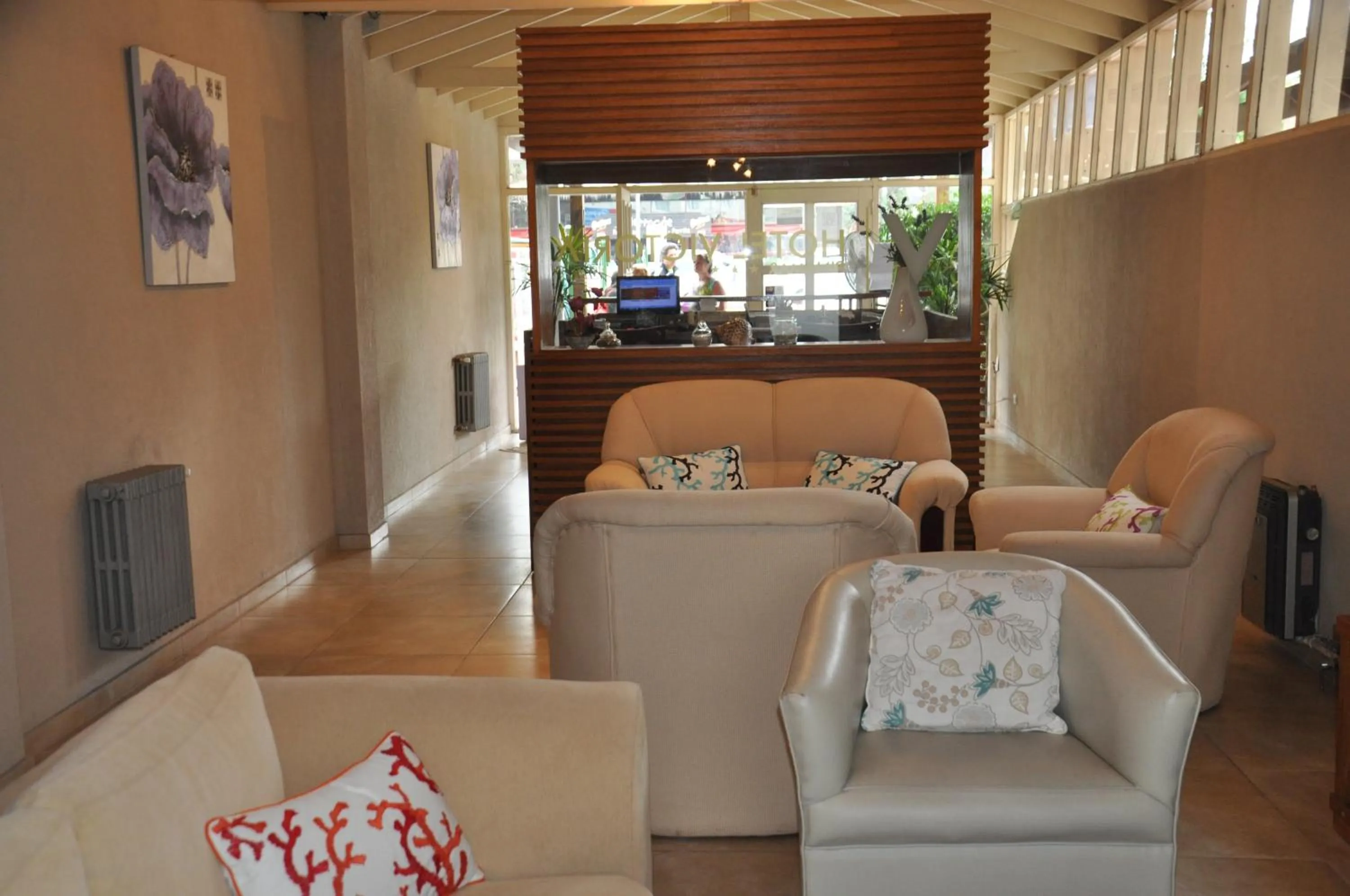 Communal lounge/ TV room in Hotel Victoria