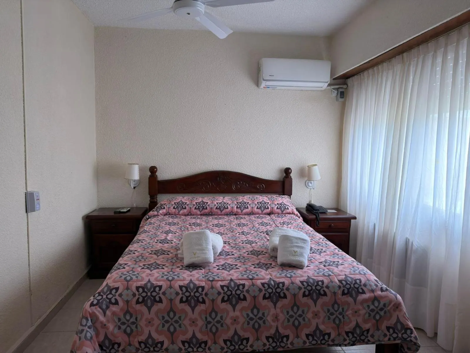 Bed in Hotel Victoria