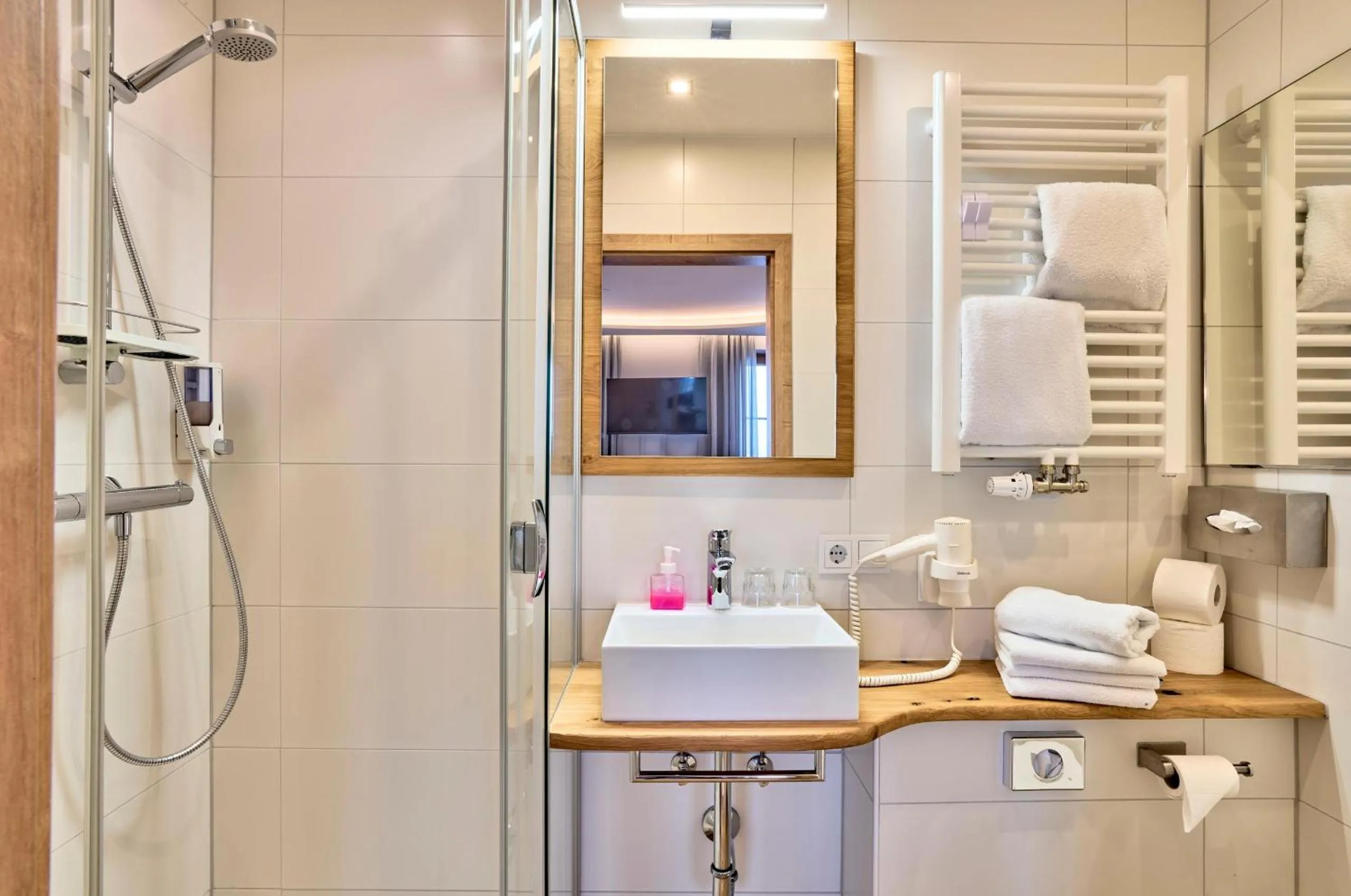 Bathroom in Panoramahotel Grobauer