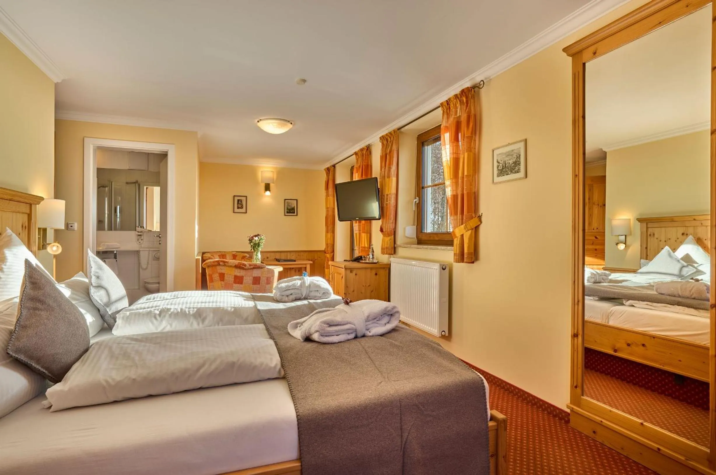 Bed in Panoramahotel Grobauer