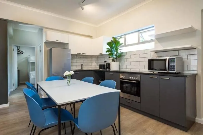 CURIOCITY Green Point