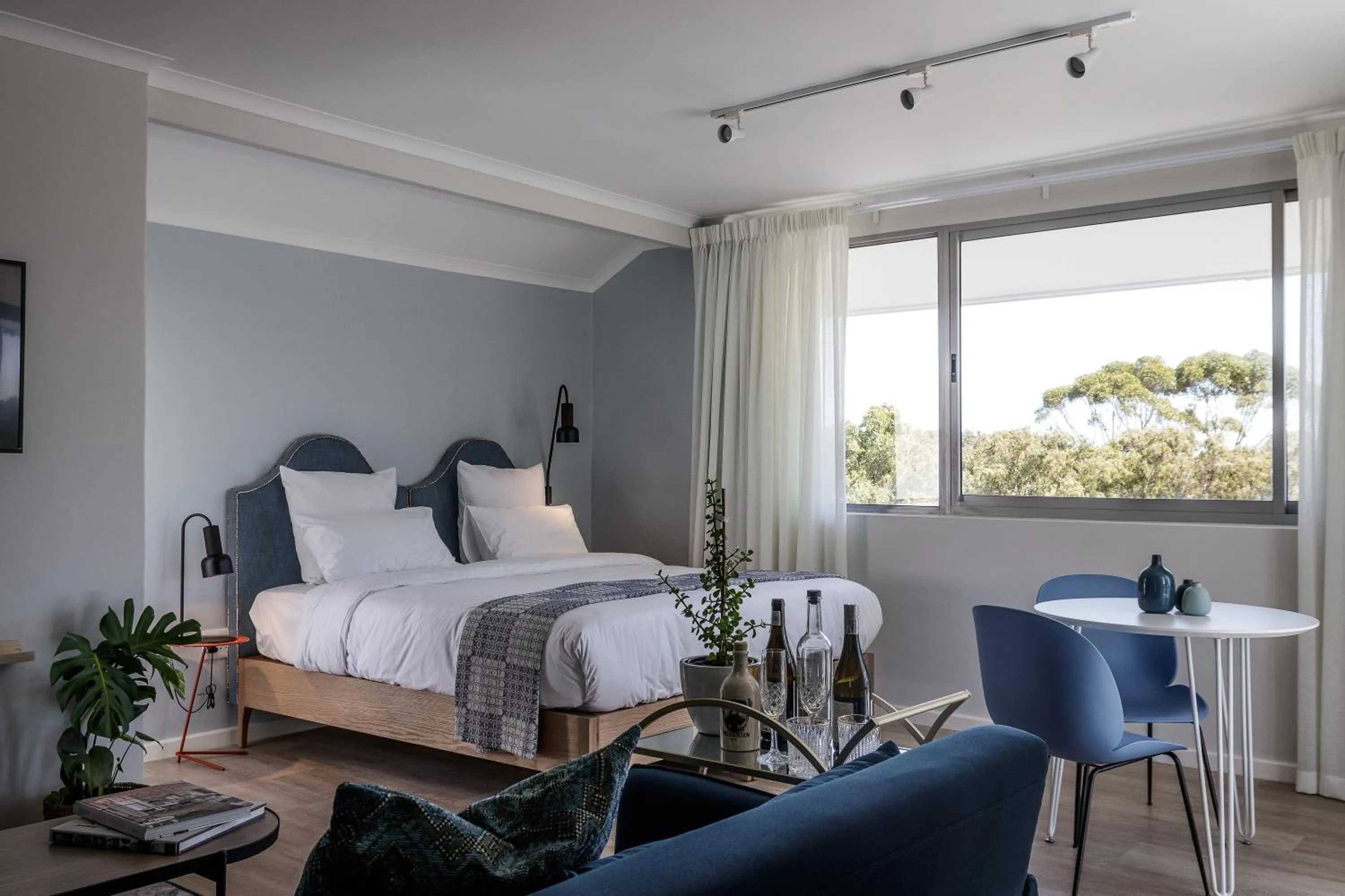 Bedroom, Bed in CURIOCITY Green Point