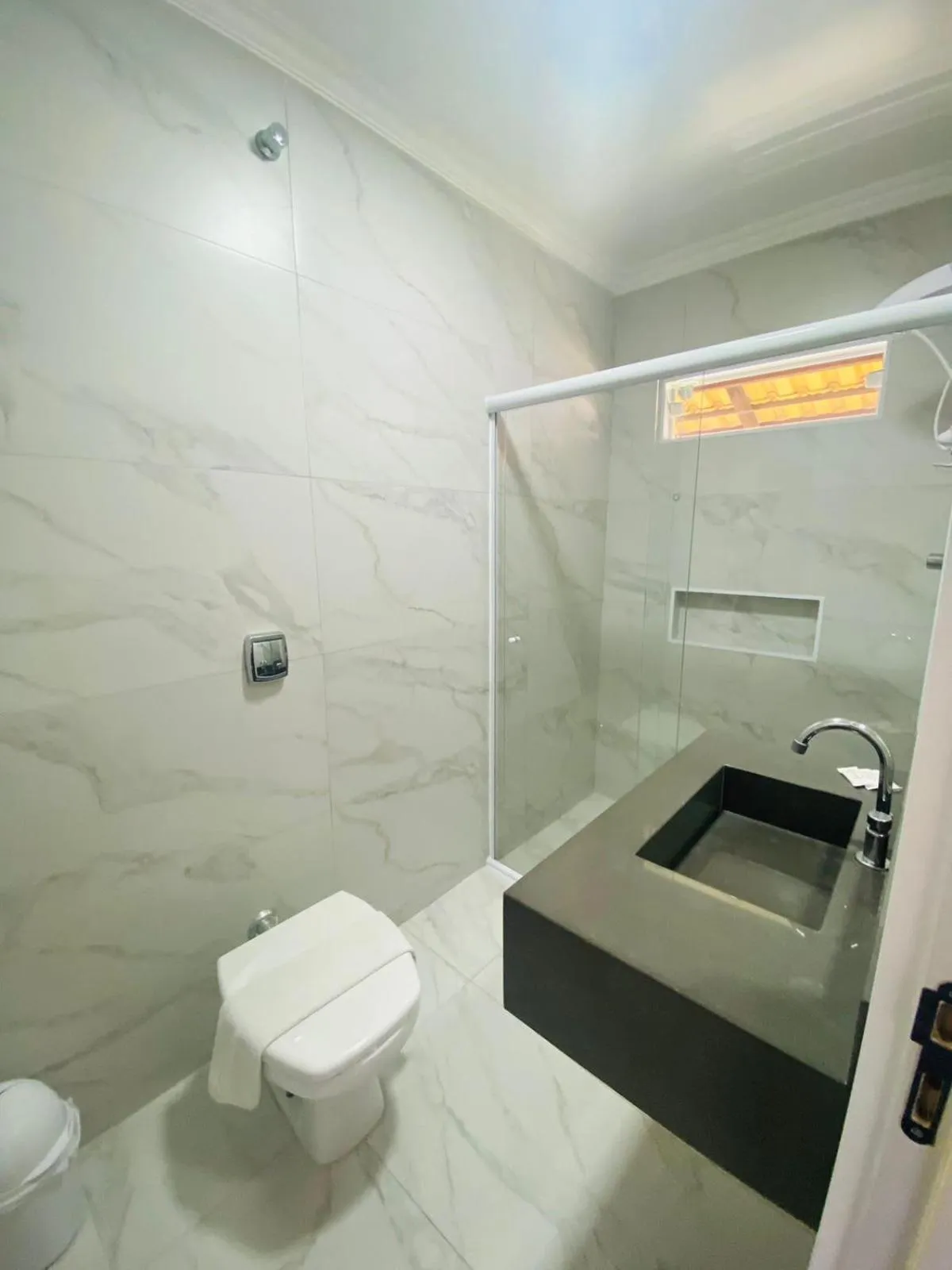 Toilet in Hotel Lorimar