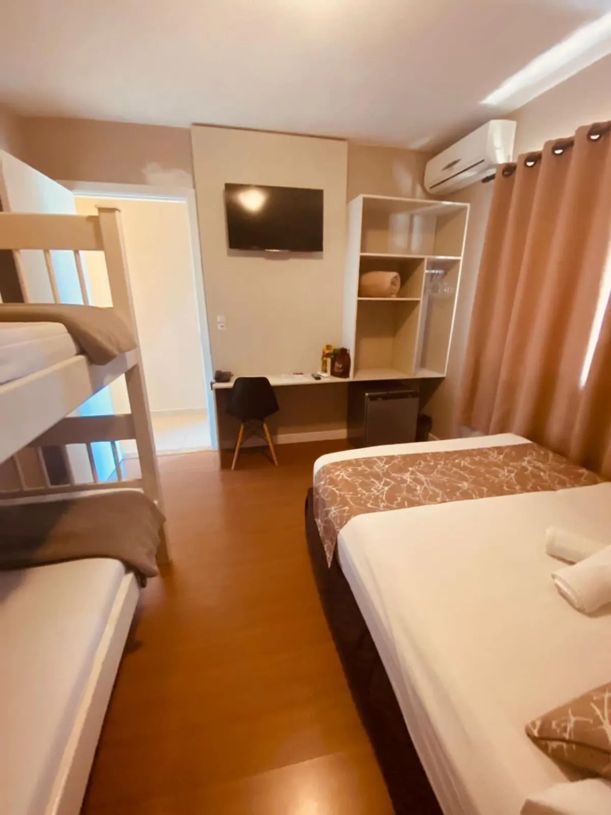 TV and multimedia, Bed in Hotel Lorimar